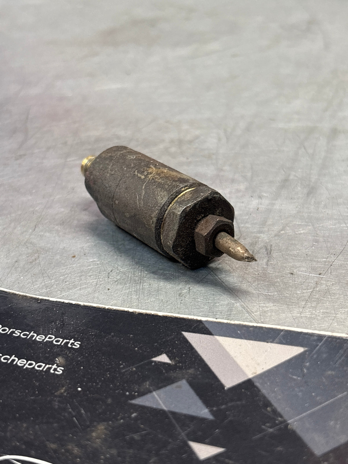 Porsche 928 / 924 / 944 / 968 brake pressure regulator, used 92835530502