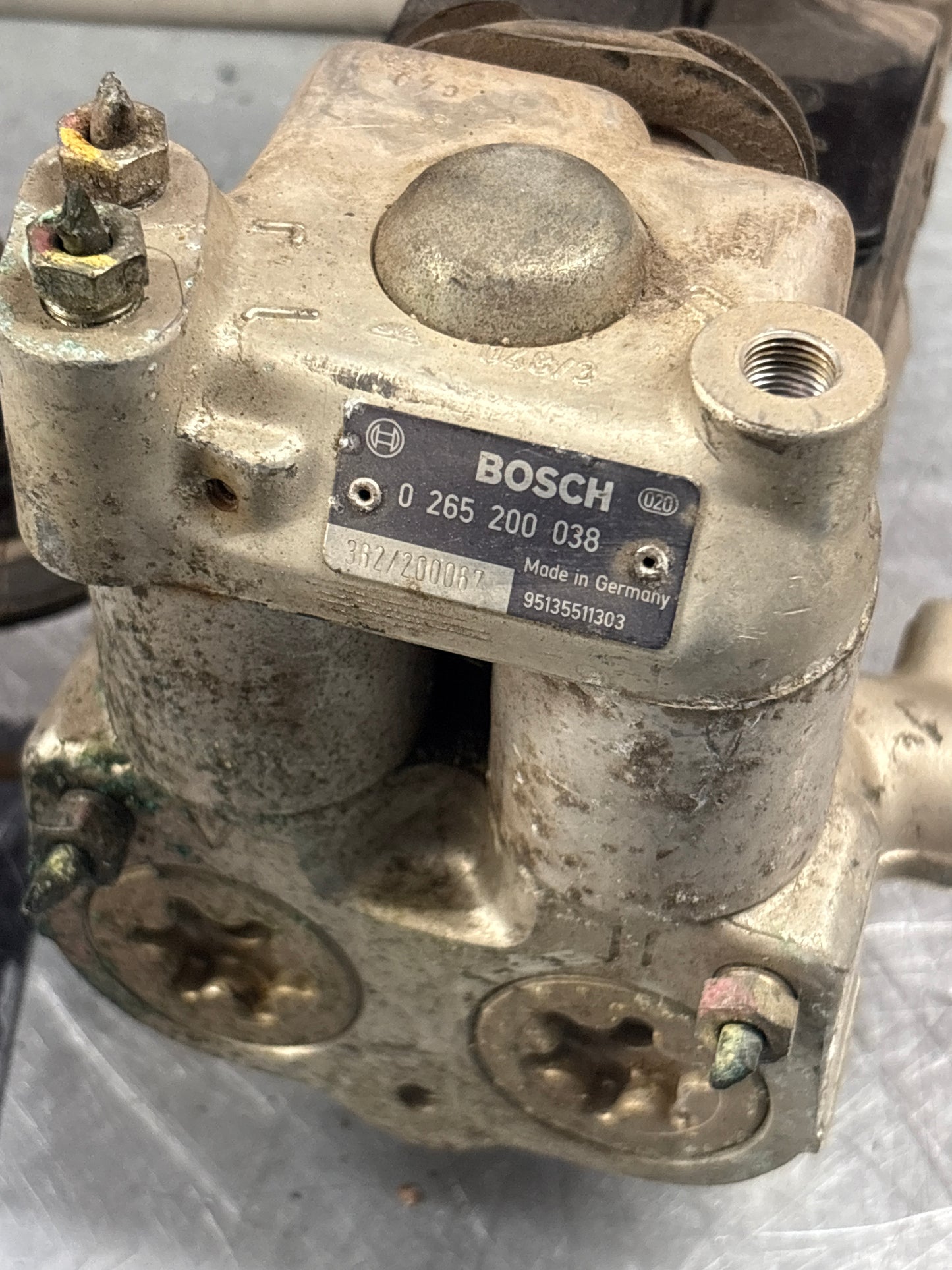 Porsche 944 Turbo Bosch ABS pump, used 0265200038 / 95135511303