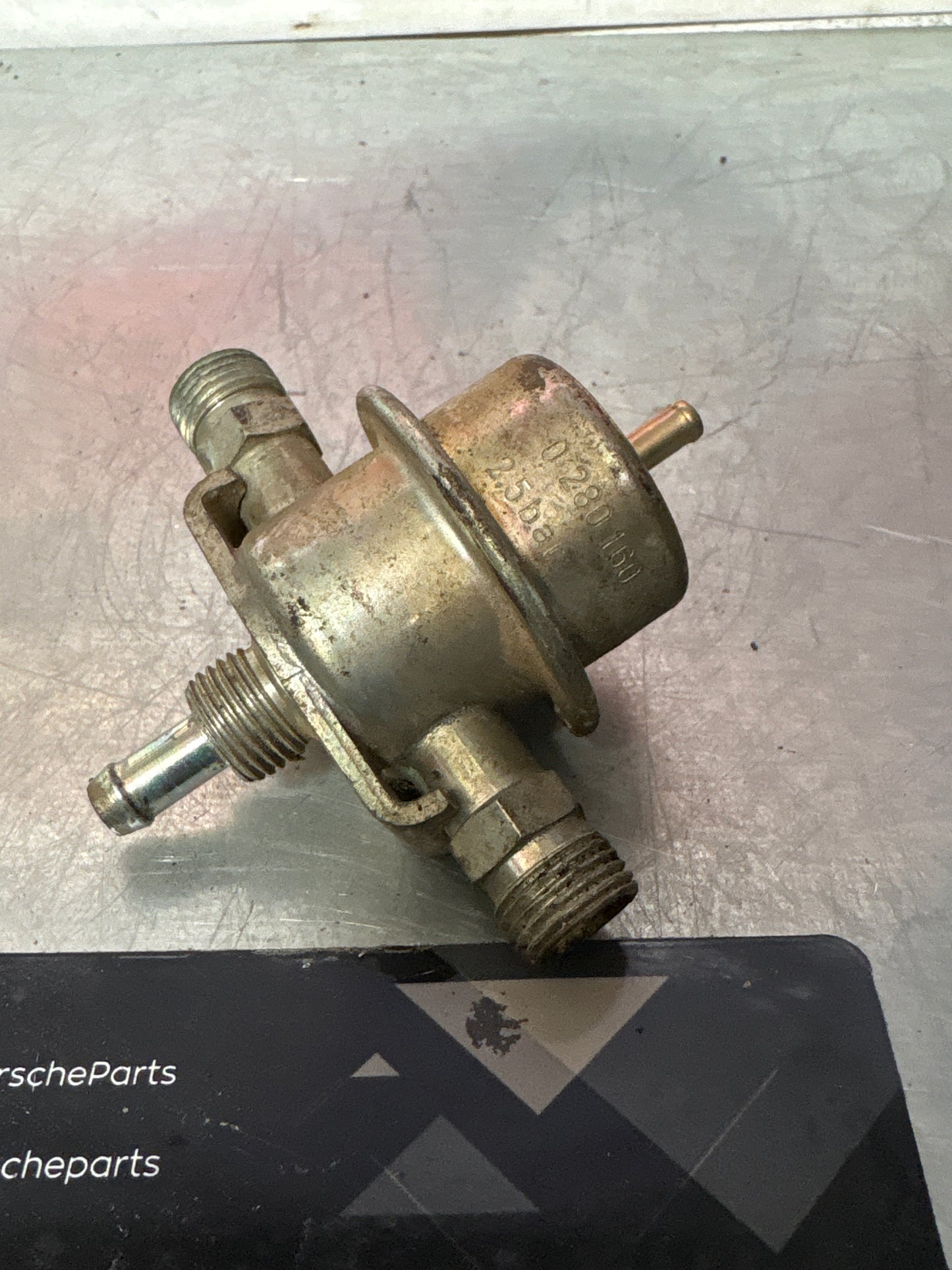 Porsche 911 / 928 fuel pressure regulator, used 0280160215