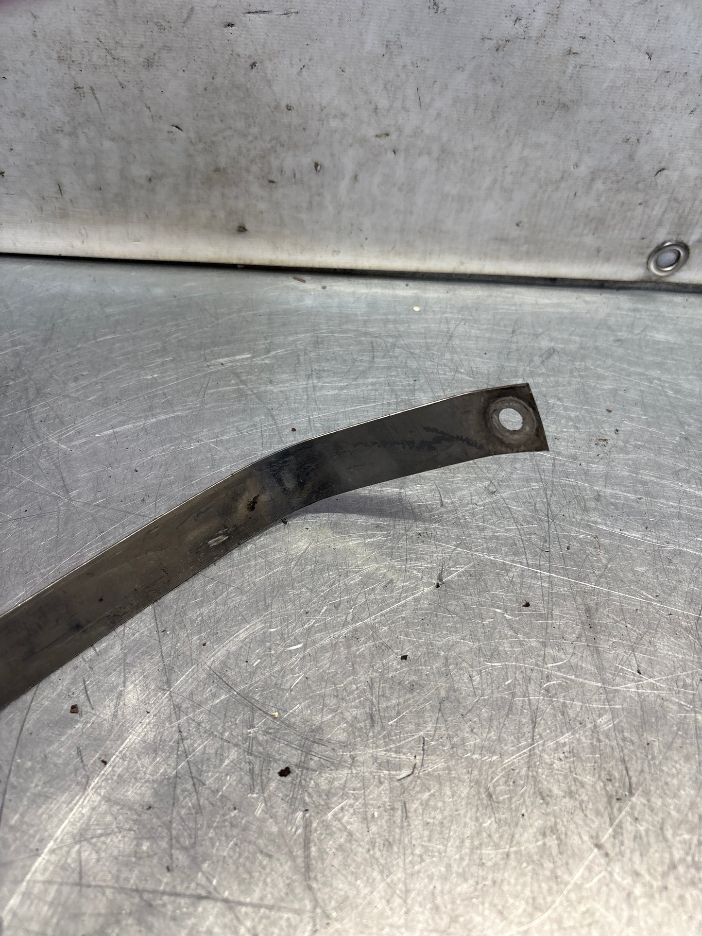 Porsche 928 1986 Windscreen Washer bottle strap Porsche 92862808700, used