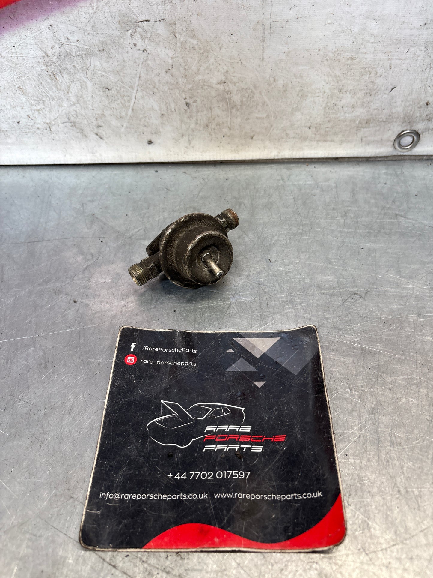Porsche 928 pulsation damper fuel delivery system, used 0280161034