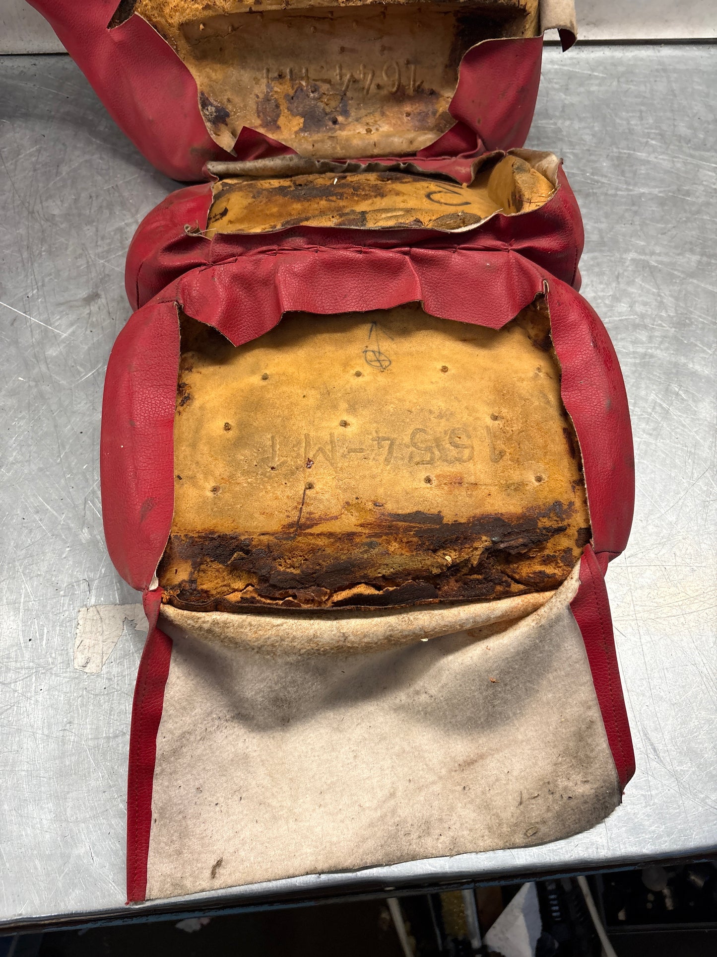 Porsche 928 rear right seat and center + upper cushion, used, can-can red 92852206051 / 92852208851 / 92852204650