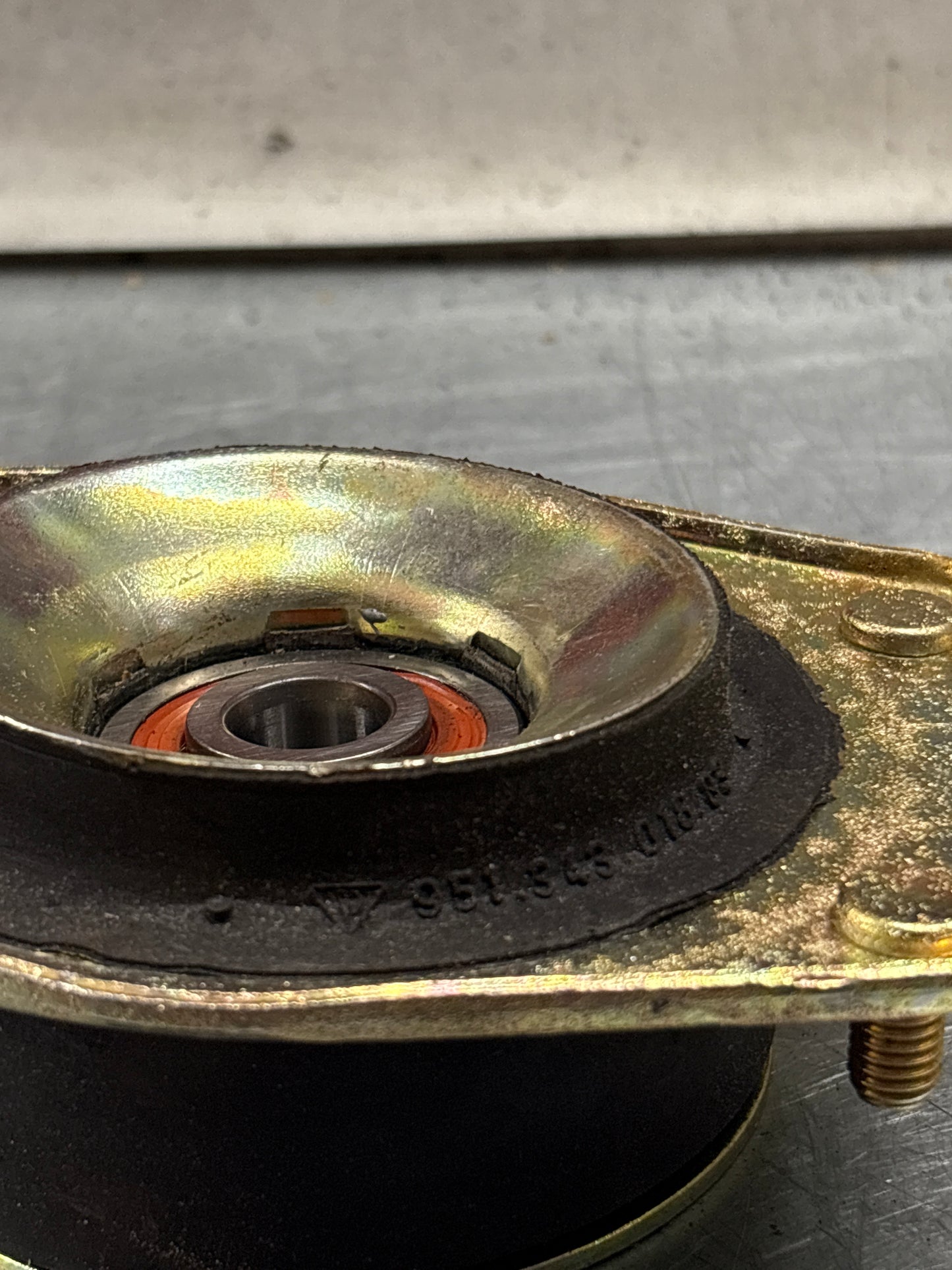 Porsche 944 S2 / turbo 95134301830 Top Mount Suspension Strut Mounting refurbished with new bearing