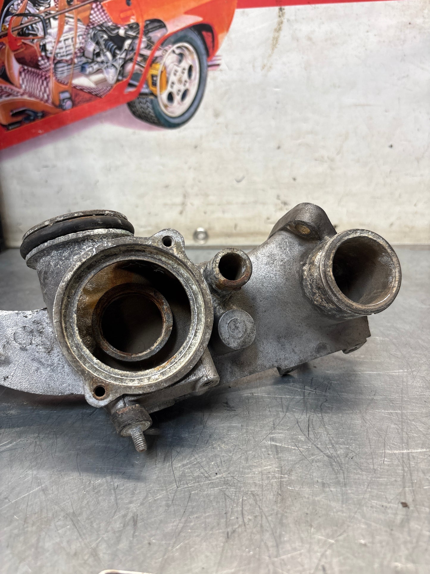 Porsche 928 thermostat housing, for spares or repair 9281061616R