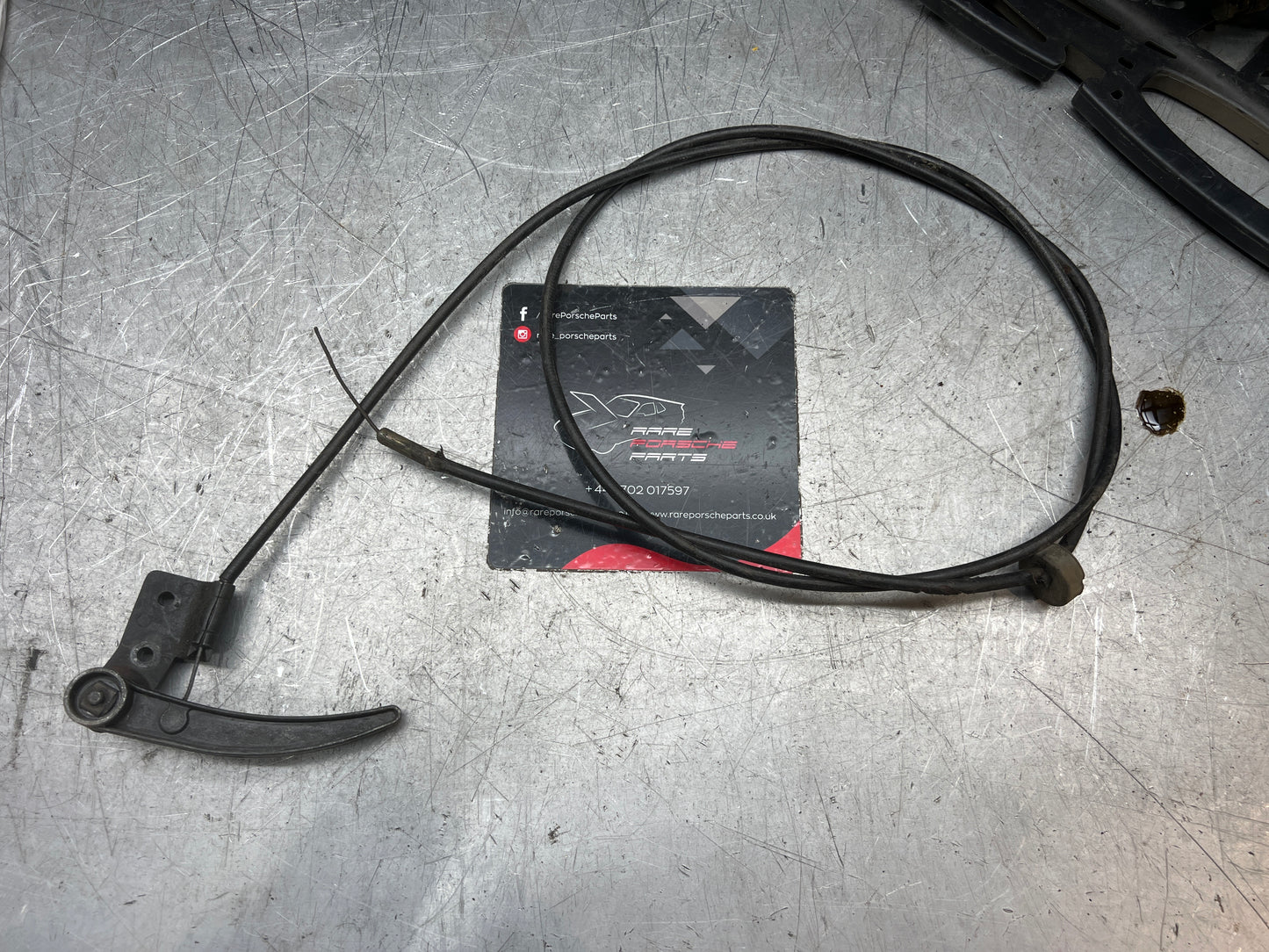 Porsche 924 Motorhaubenentriegelungsgriff mit Kabel, früher Typ, gebraucht, Studienfotos