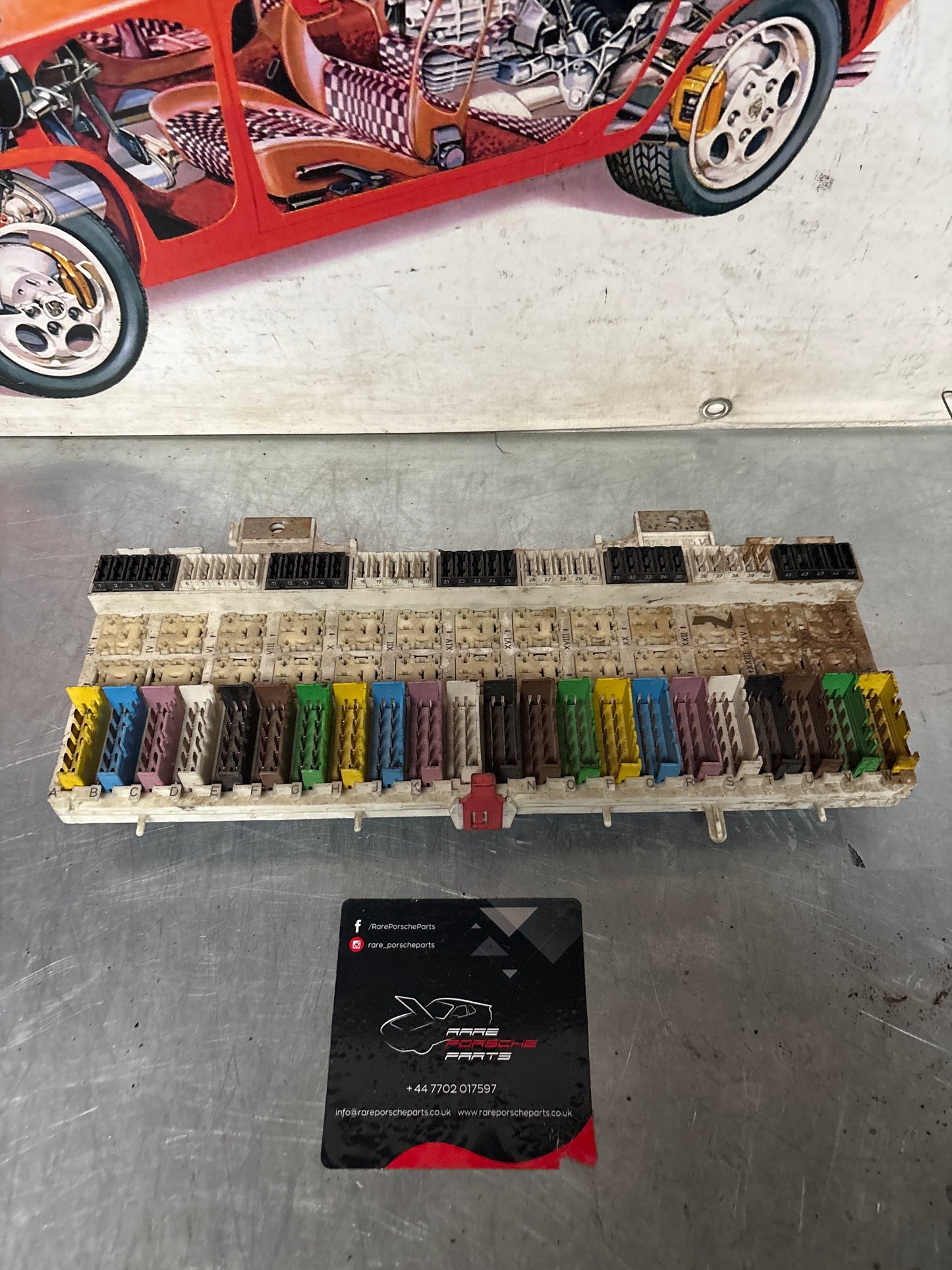 Porsche 928 relay fuse box, for spares or repair 92861010514