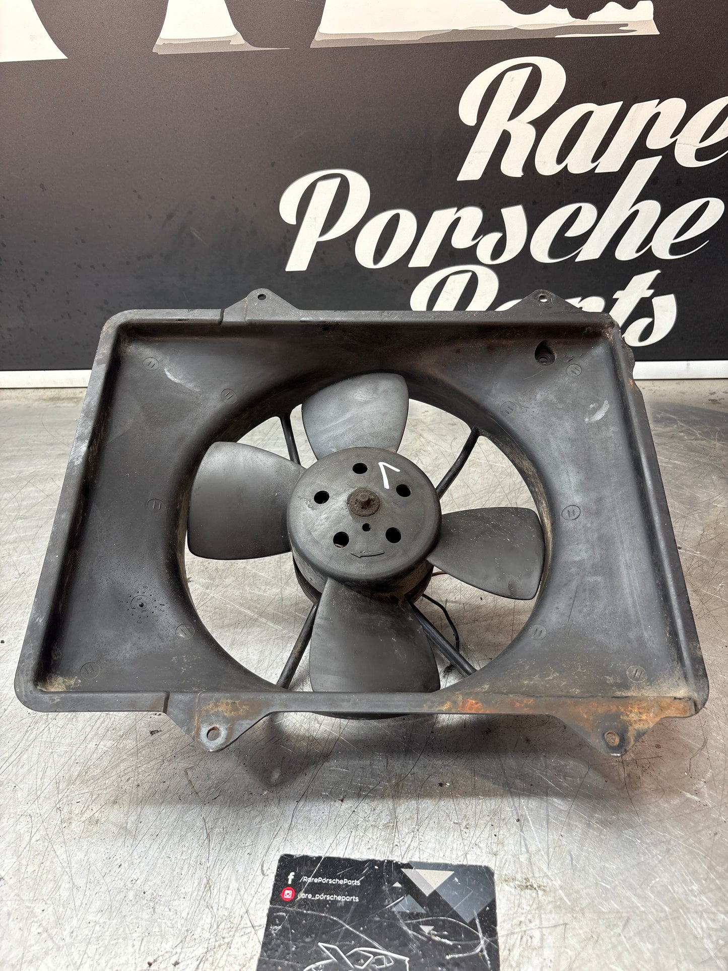 Porsche 924 2.0 NA / 924 Turbo used cooling radiator fan with surround 477121207C / 477959455C used