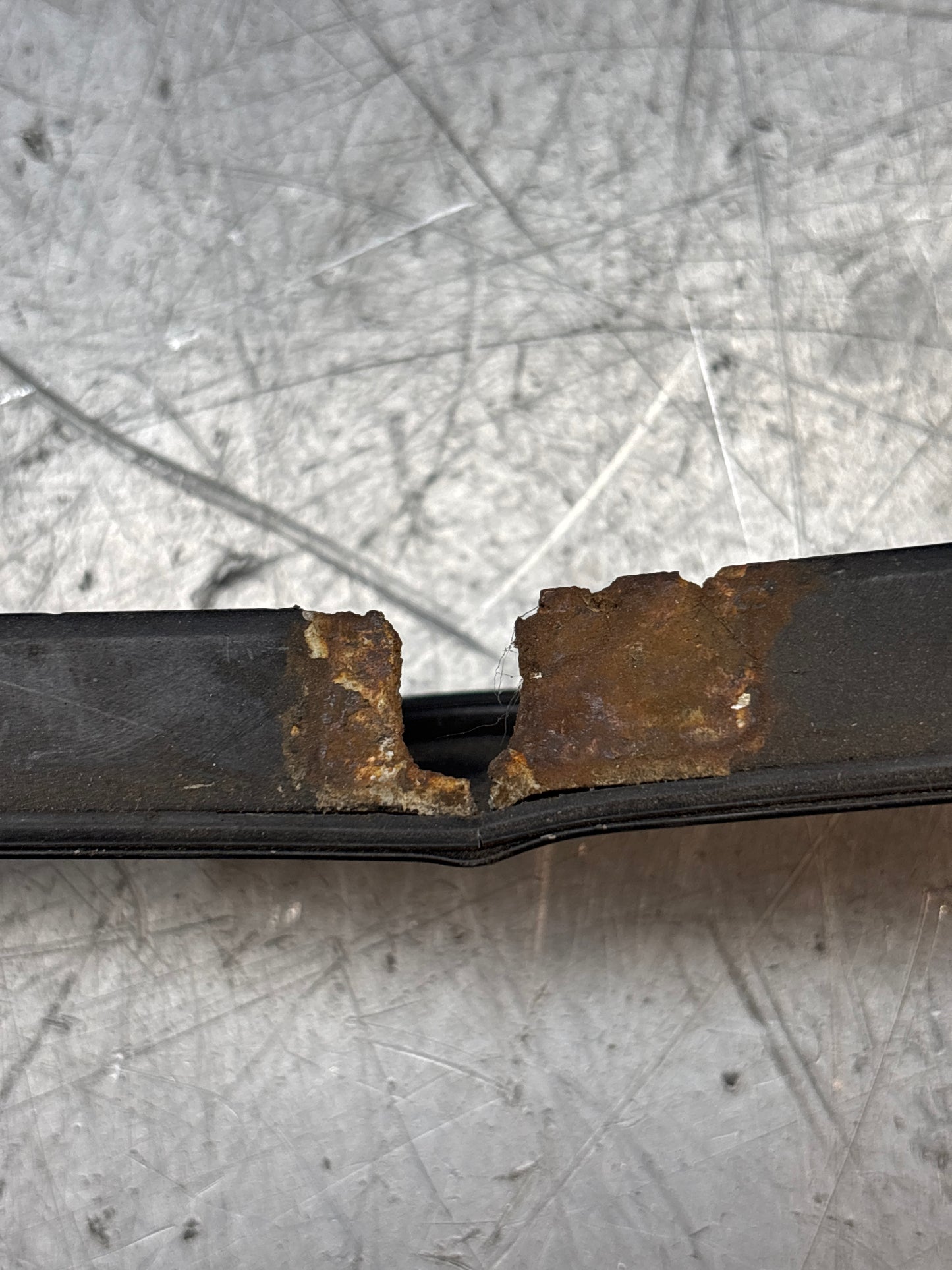 Rivestimento parabrezza Porsche 924/944 94455904300, usato, danneggiato