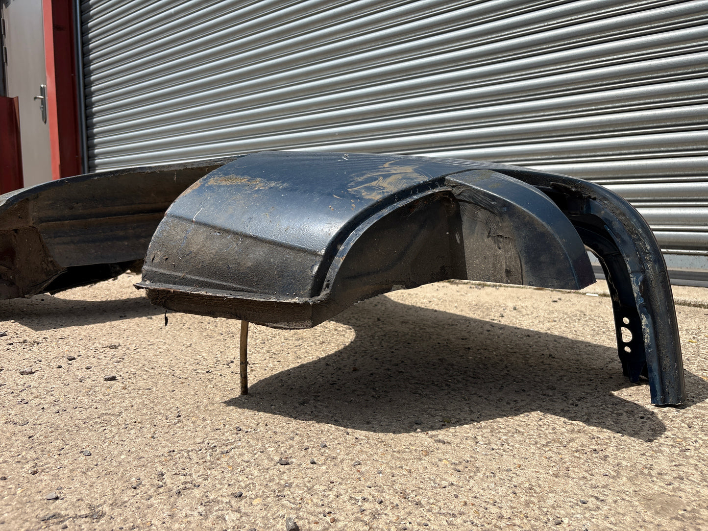 Porsche 924 1983 left side cut, rear fender with sill