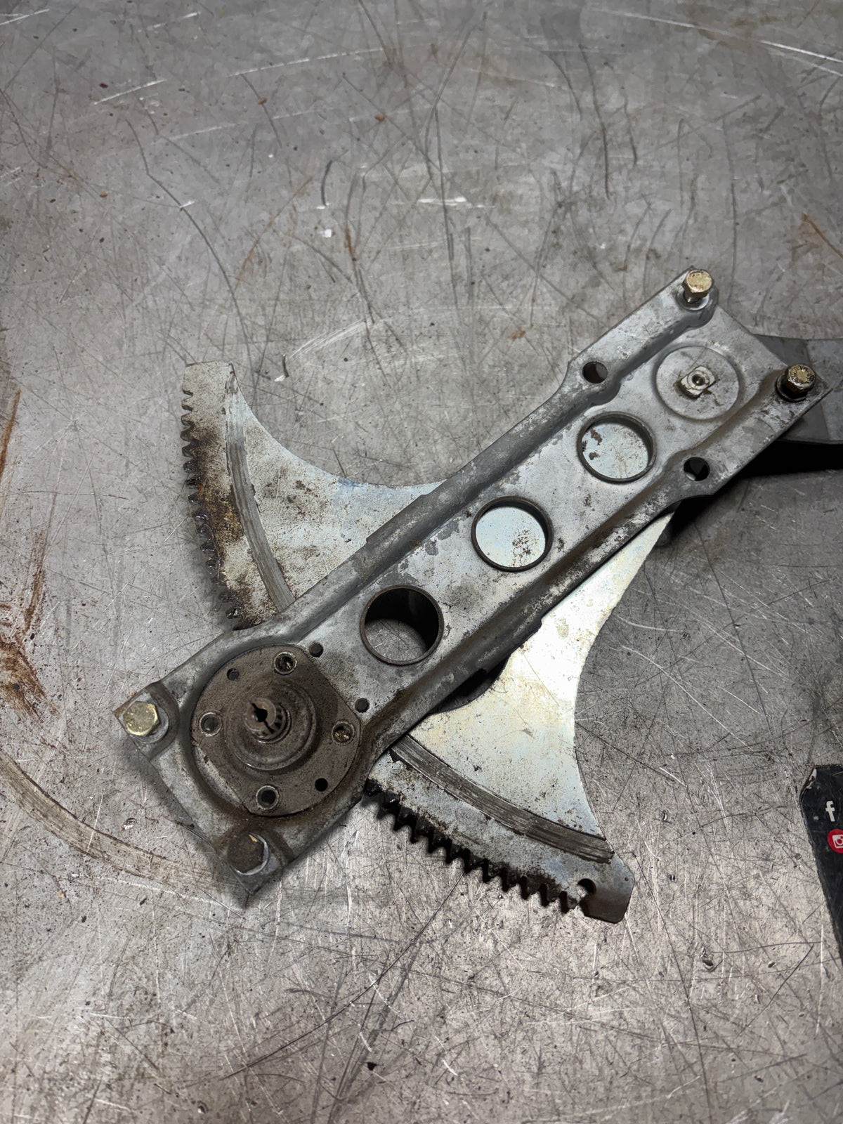 Porsche 968 club sport manual window regulator. Good condition. Right side. 477837442A