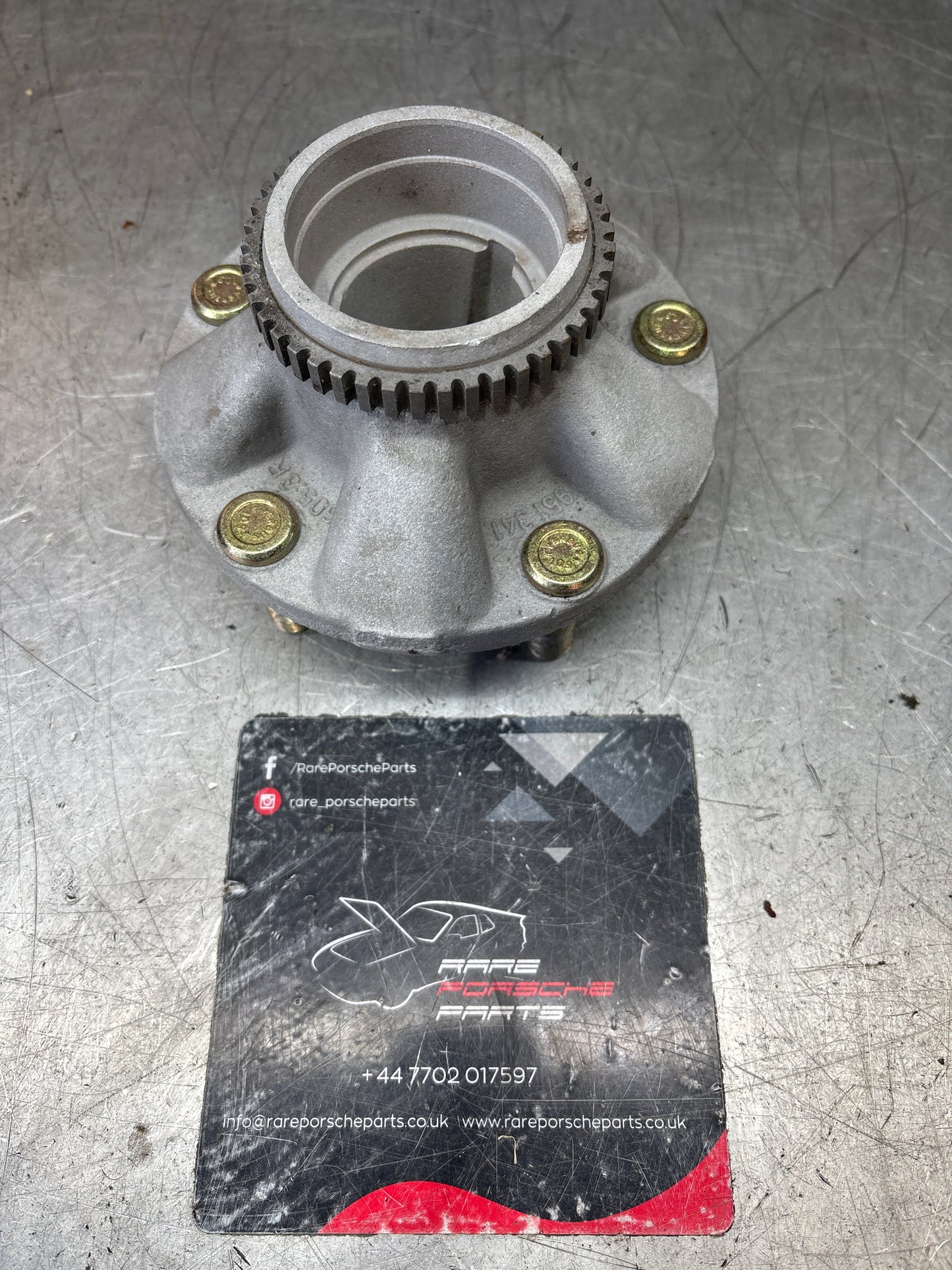 Porsche 944 front hub S2 Turbo with ABS 9513416053R, refurbished