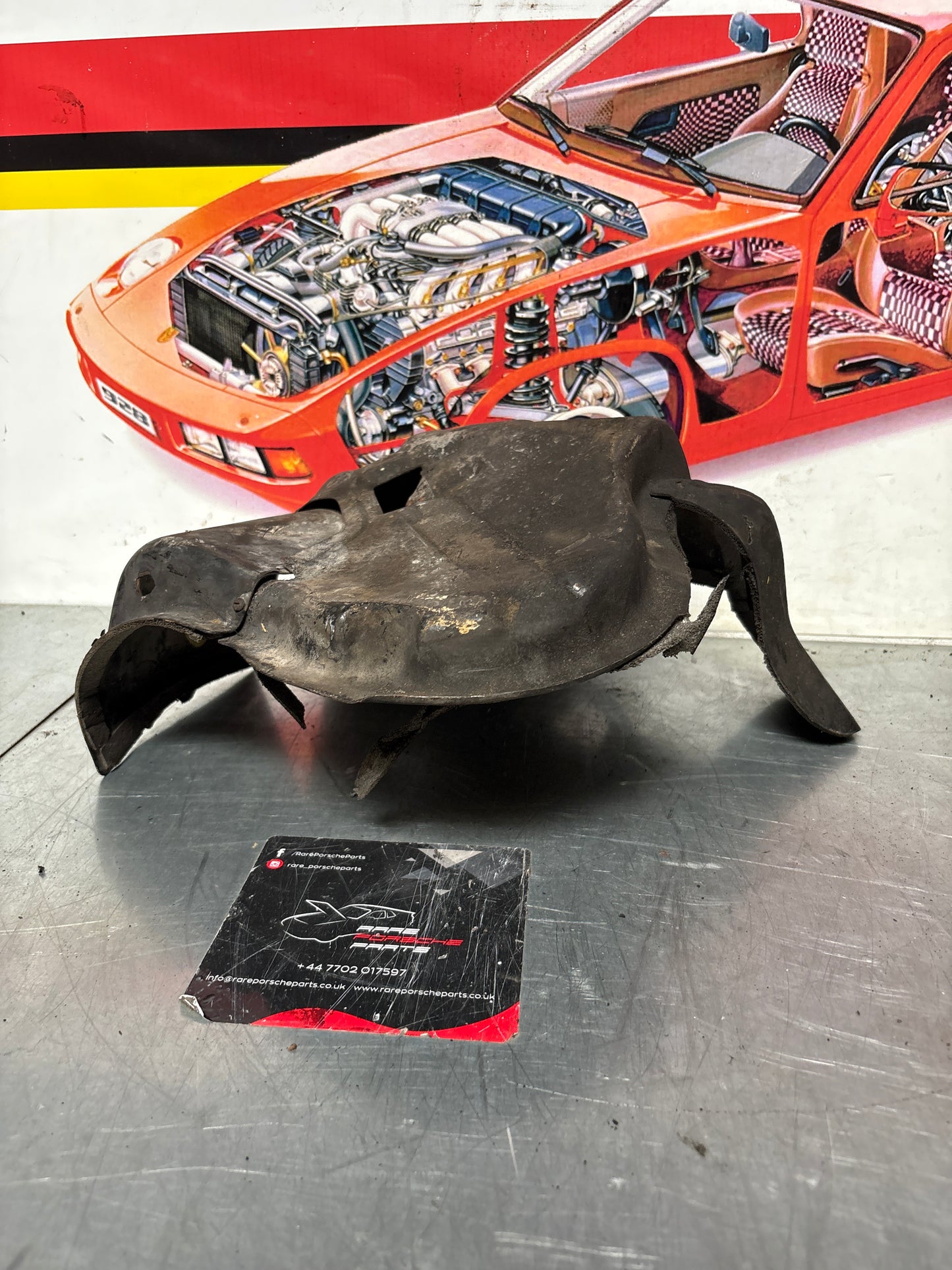 Porsche 968 - fuel pump cover plate 94420133100