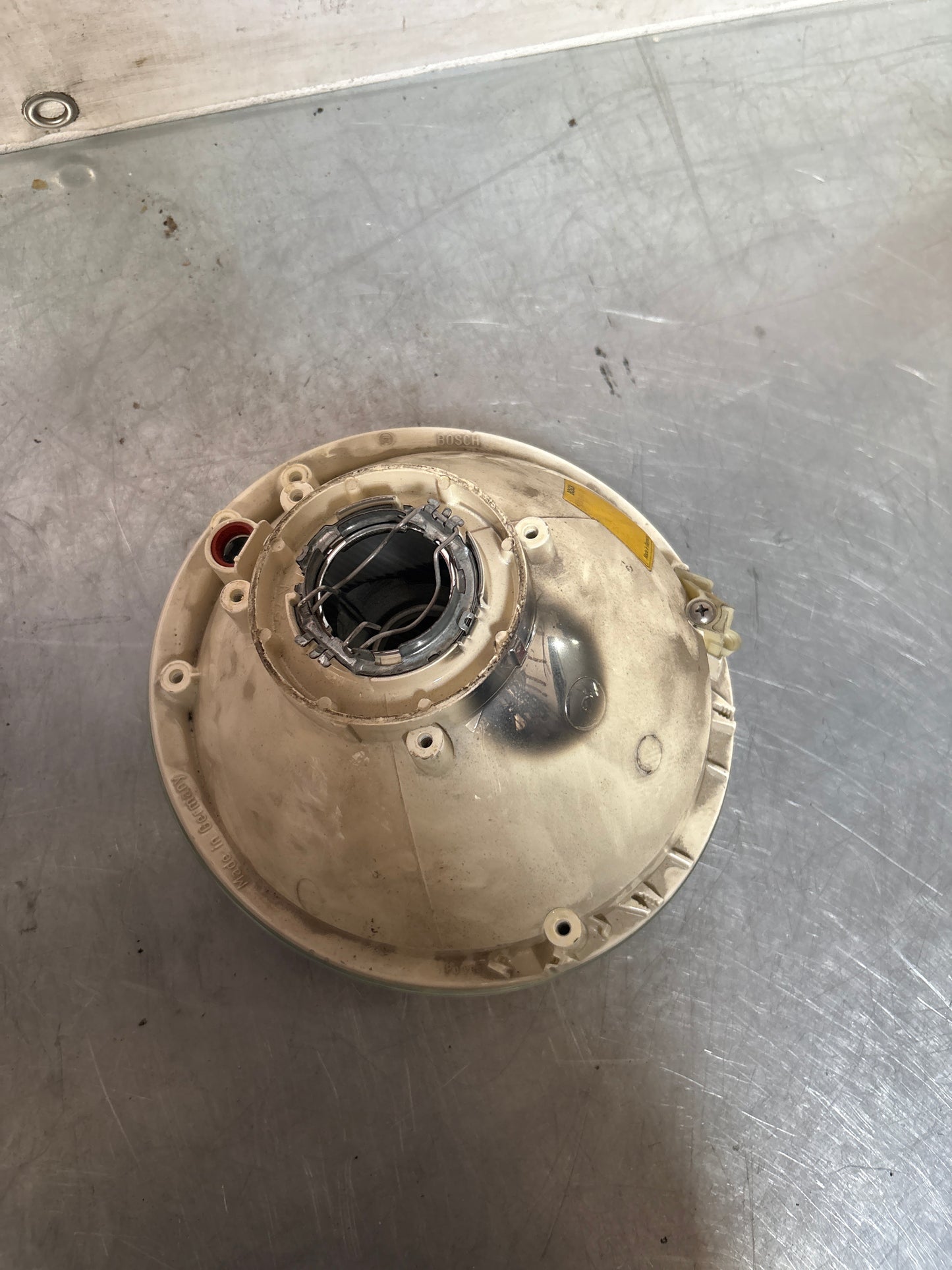 Porsche 968 Left side Bosch headlight, used 94463192900 / 0301900309 / 1305304021