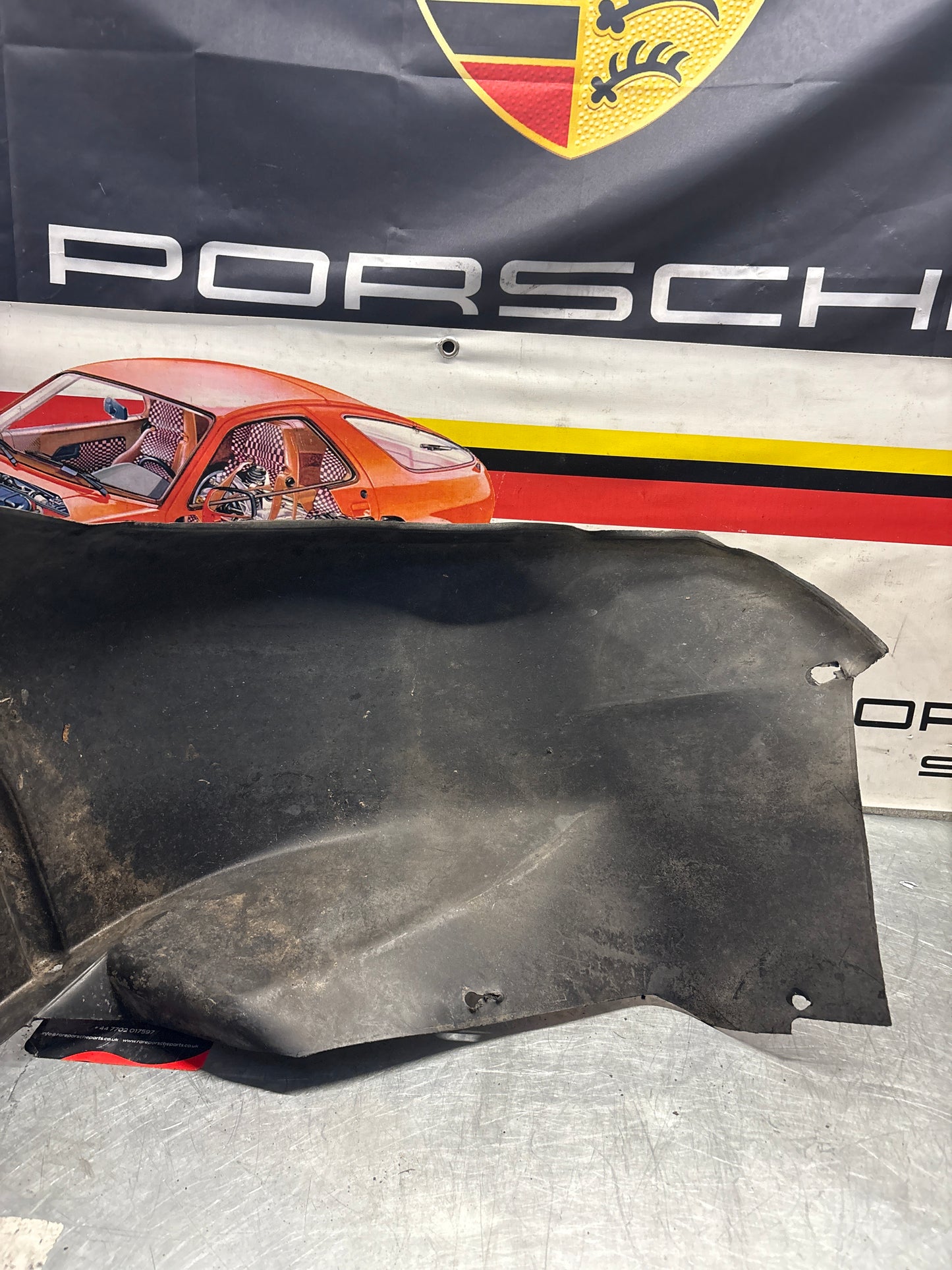 Porsche 928 wheel arch liner Left 92850438105 Used