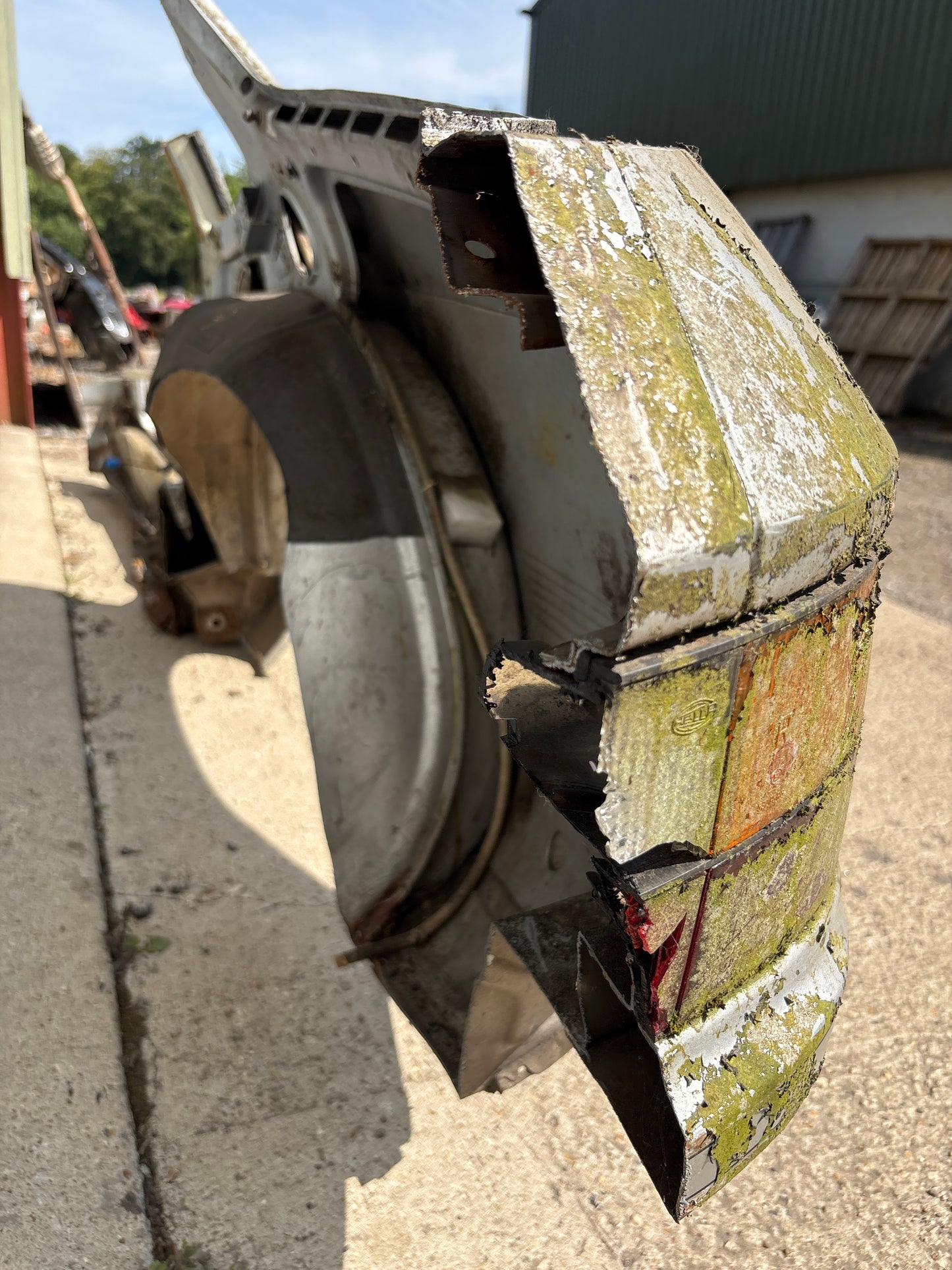 Porsche 924 right side cut, rear fender with sill