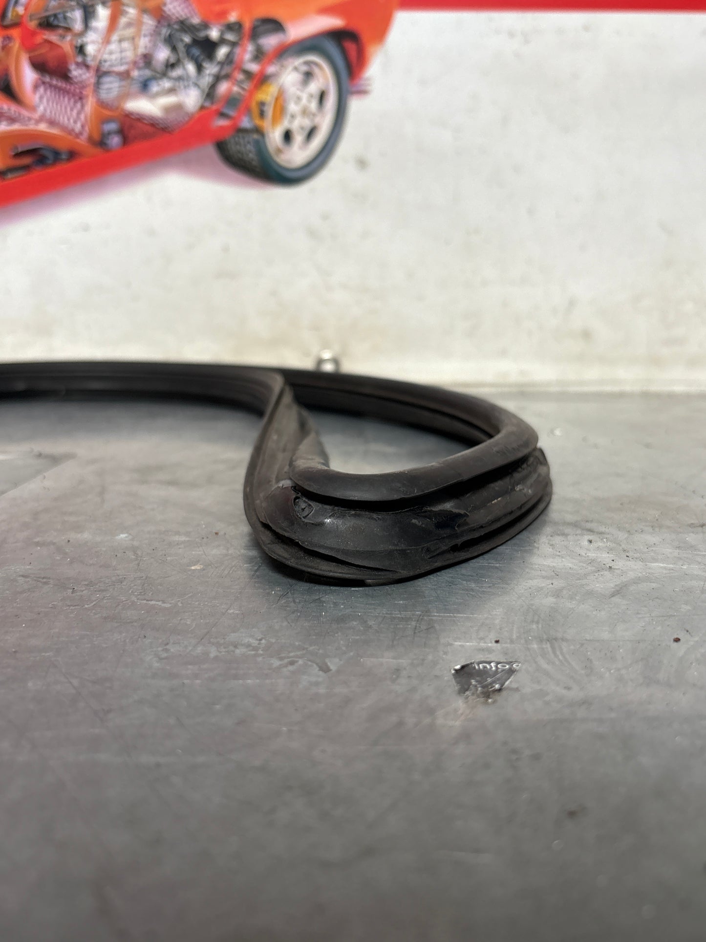 Porsche 928 right rear quarter glass rubber seal, 92854303804 used