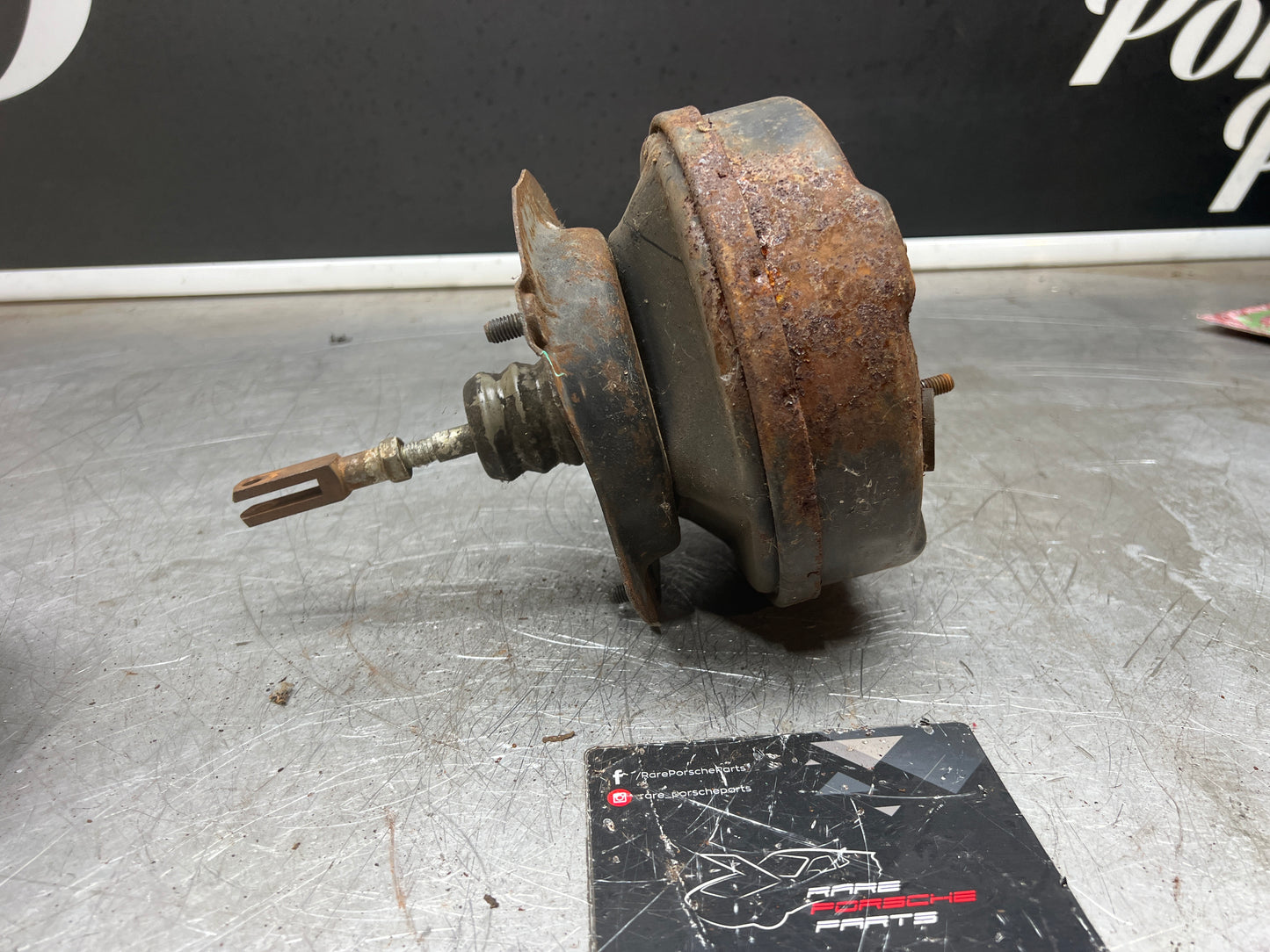 Porsche 924 brake booster, used 477612107B