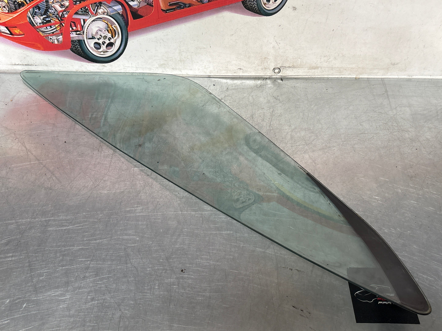 Porsche 928 S rear quarter side glass, left, green 92854310508 used