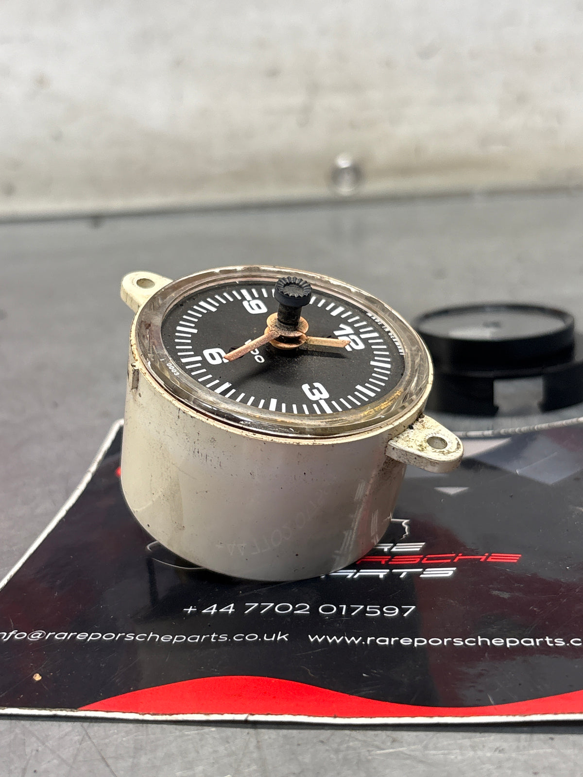 Porsche 928 Dash Center analog clock, used 92864170100
