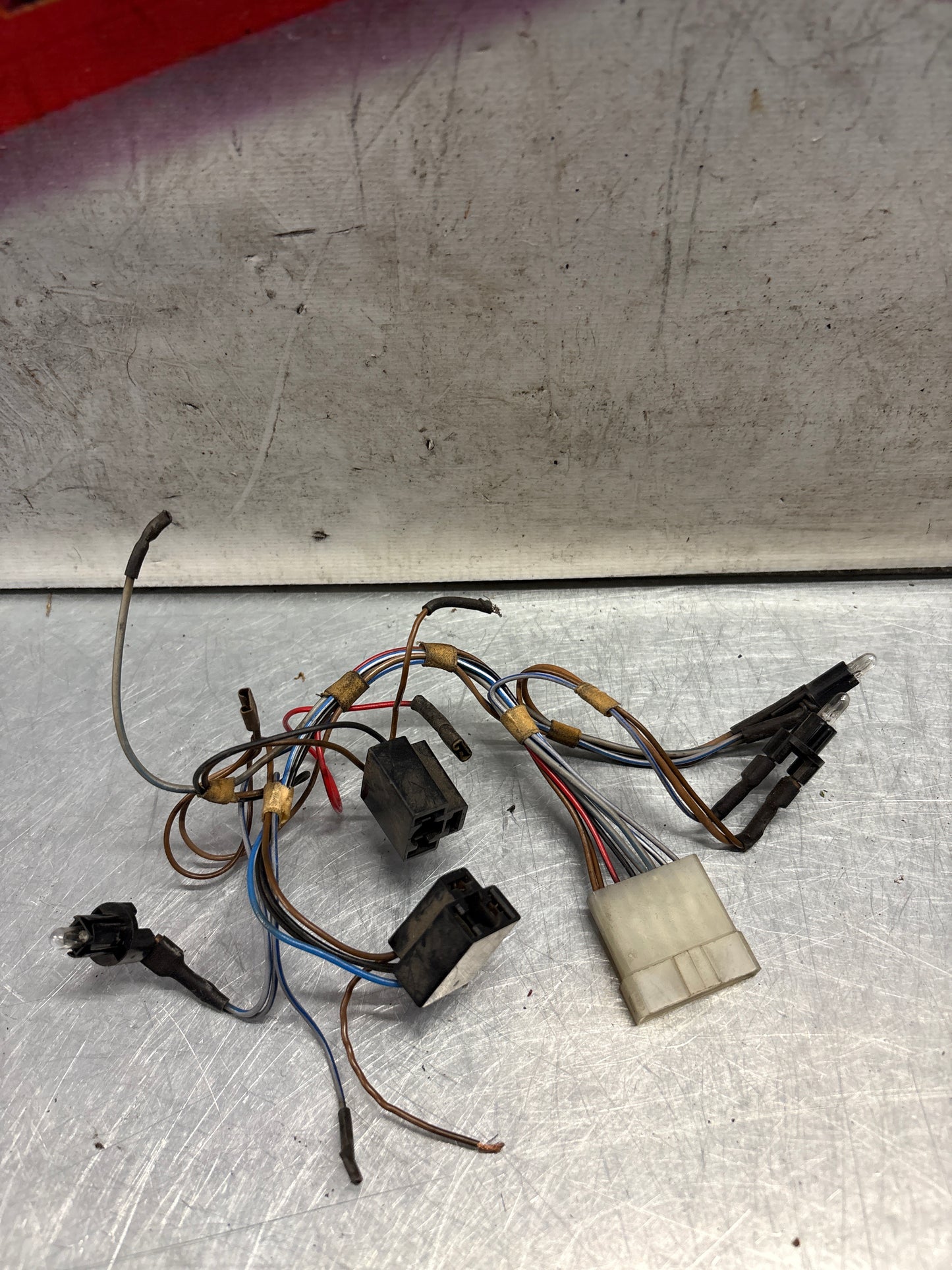 Porsche 924 944 82-85.5 centre console wiring for clock, oil pressure and volts 477971196