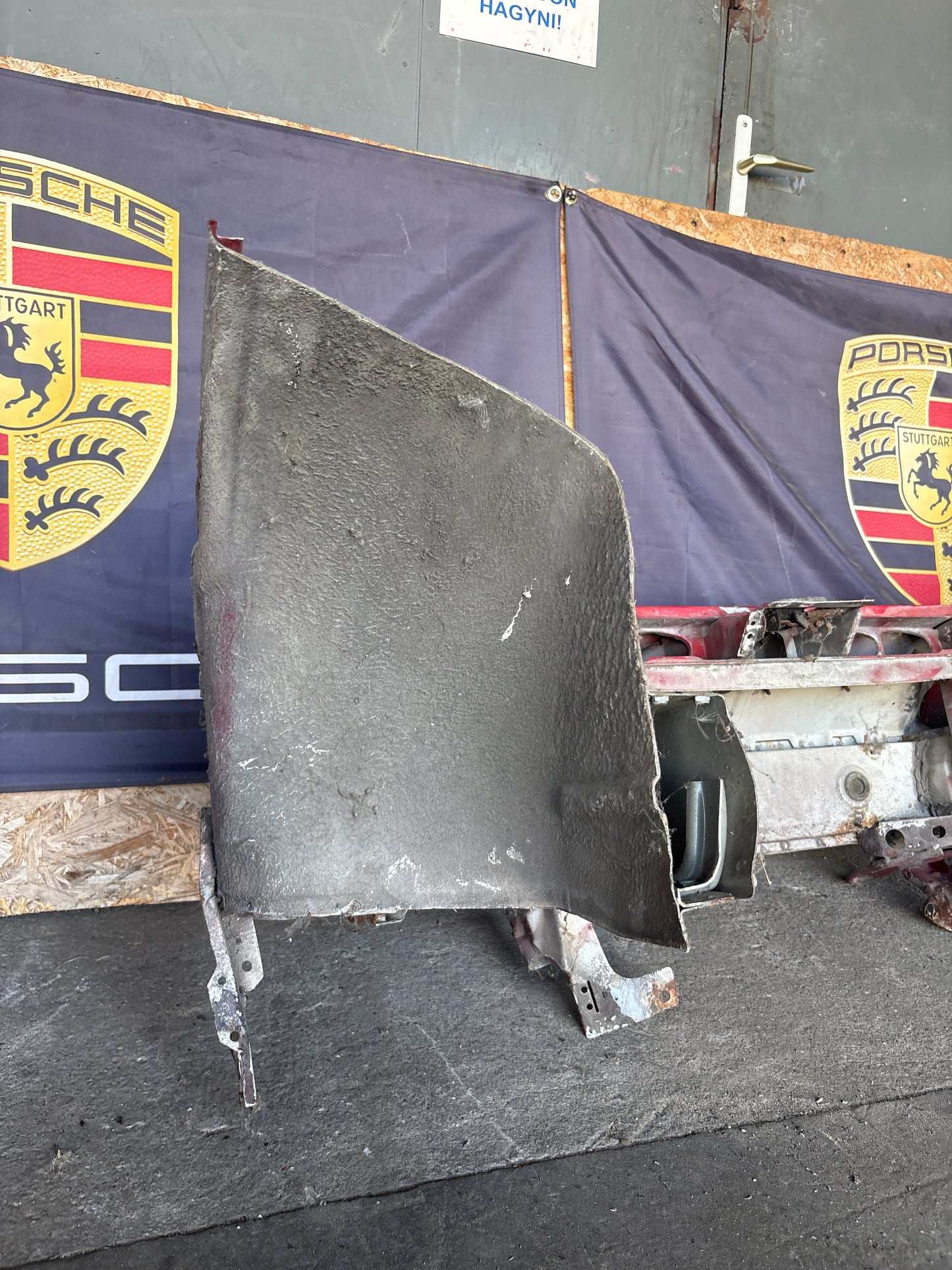 Porsche 924 Front end section cut 477805591