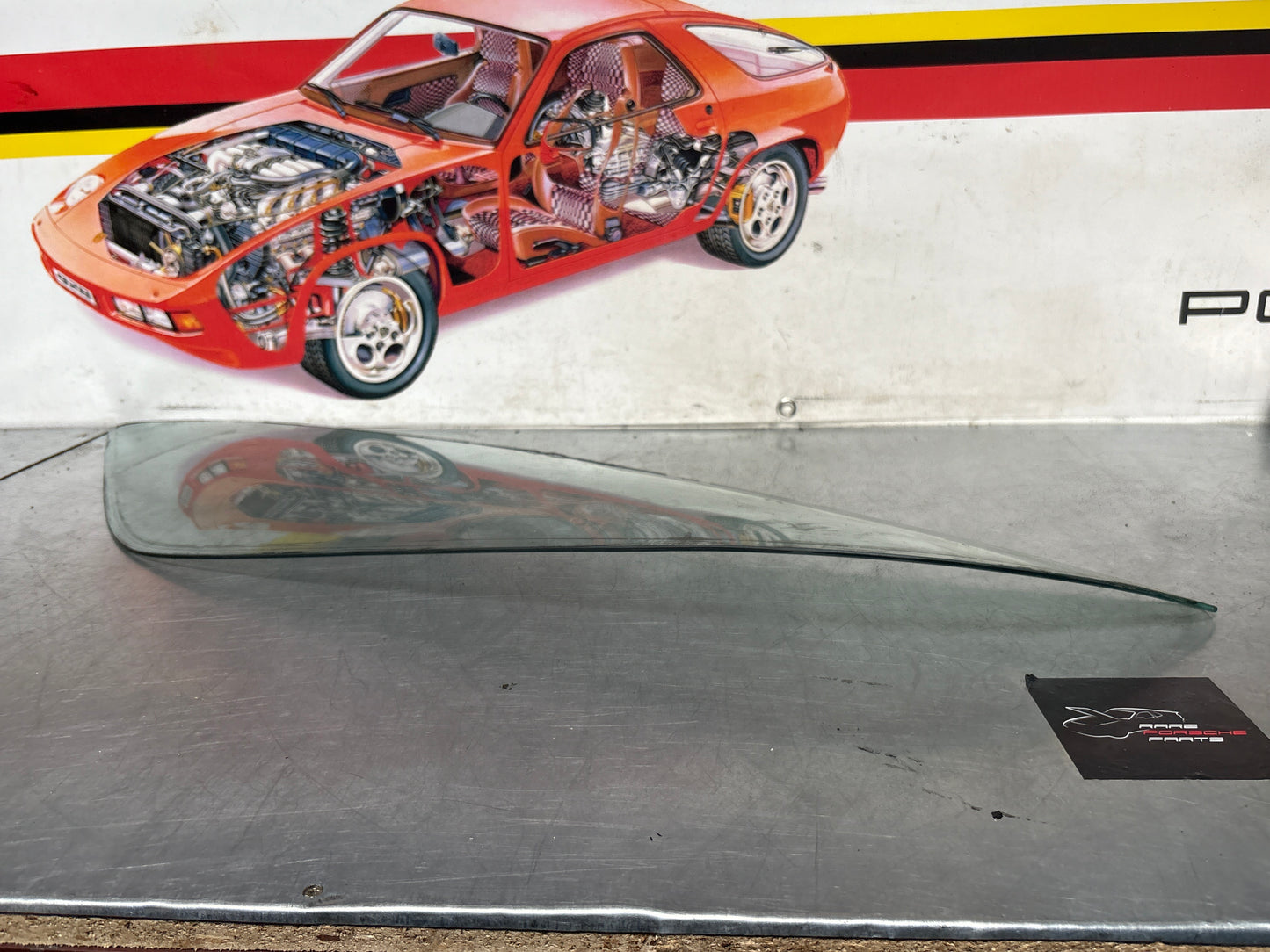 Porsche 928 rear quarter side glass, left, green 92854310508 used