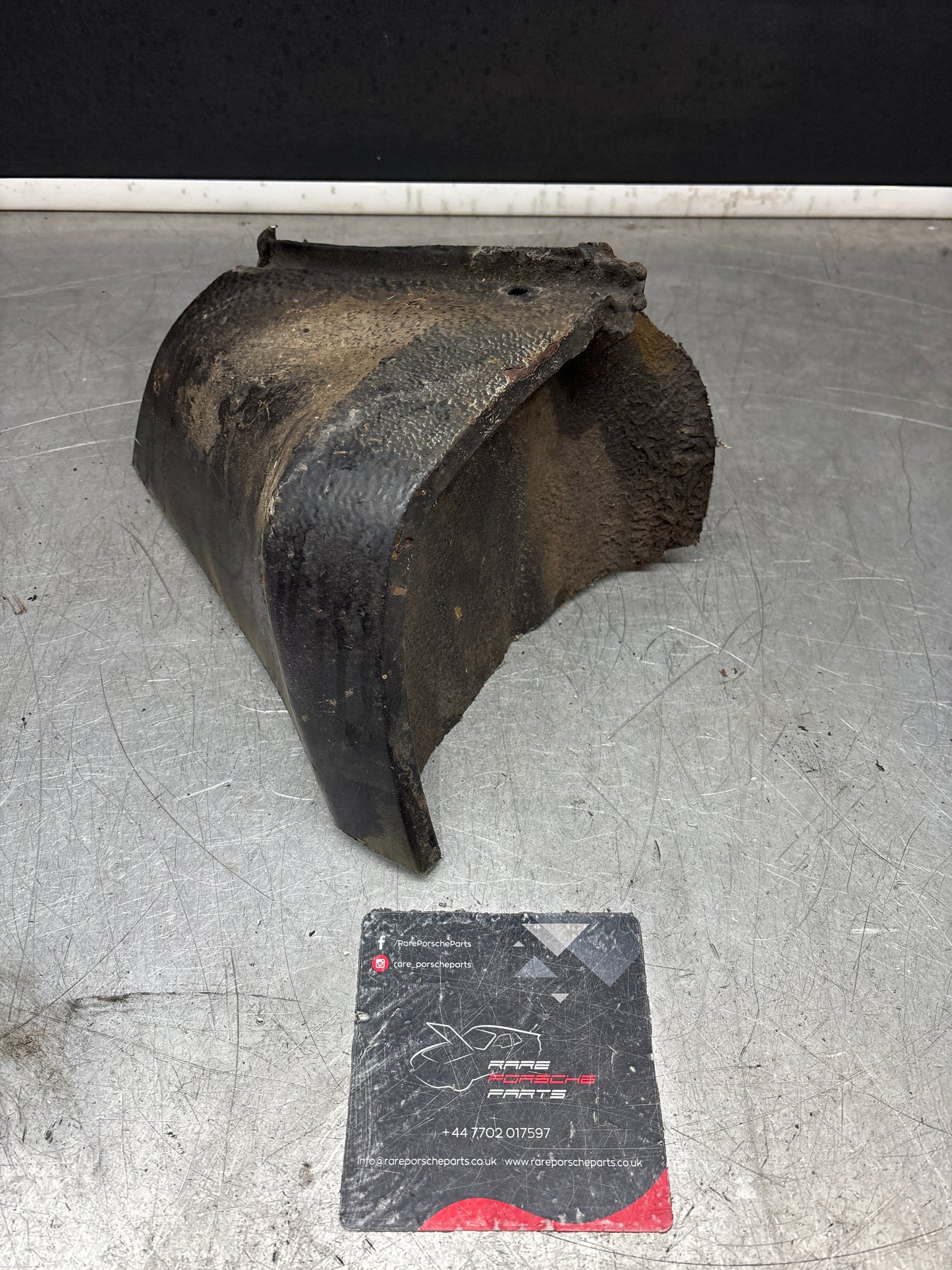 Porsche 944 left side cut, rear fender 94450390303,