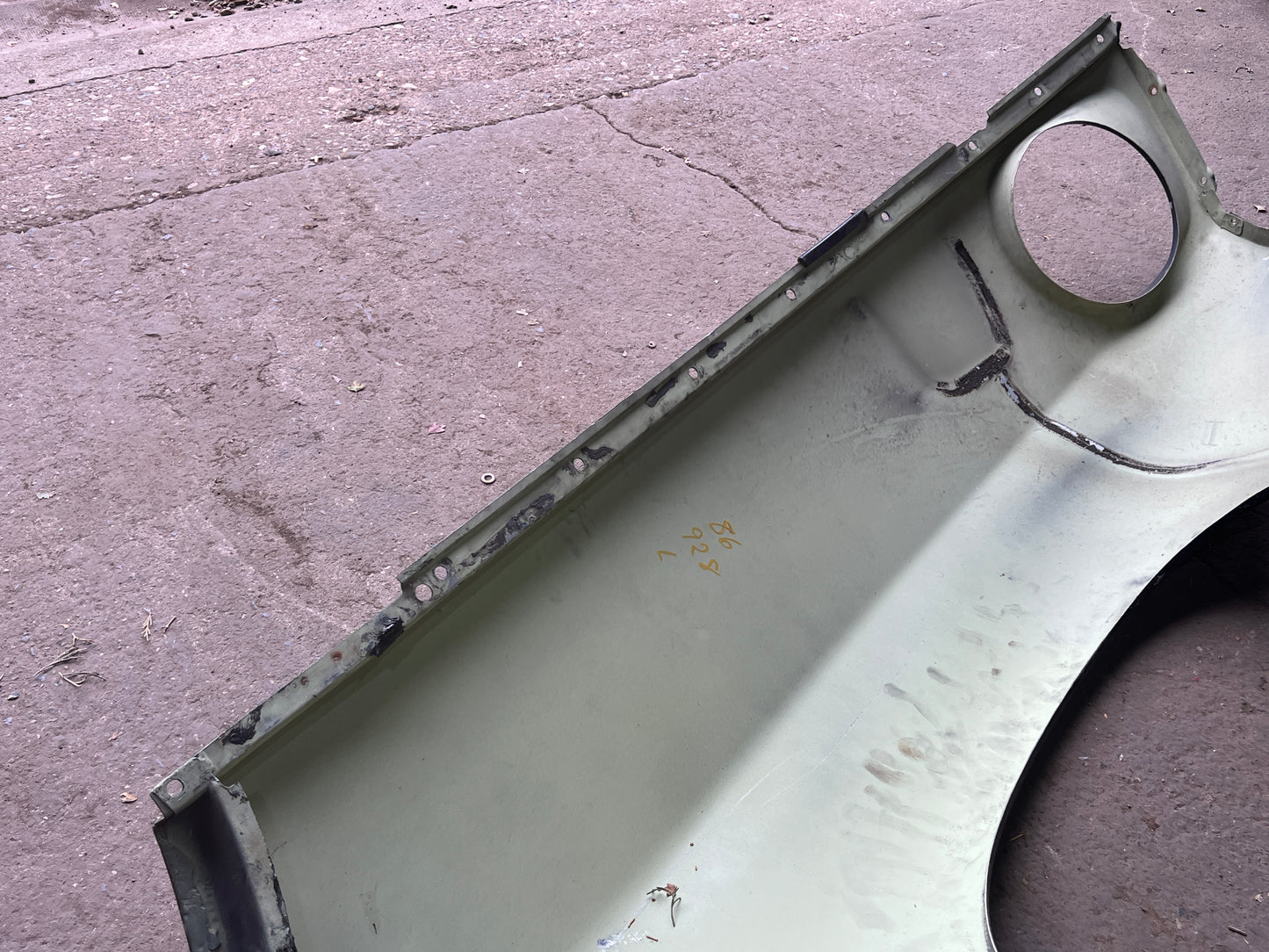 Porsche 928 -87 front left wing, 92850301103 used