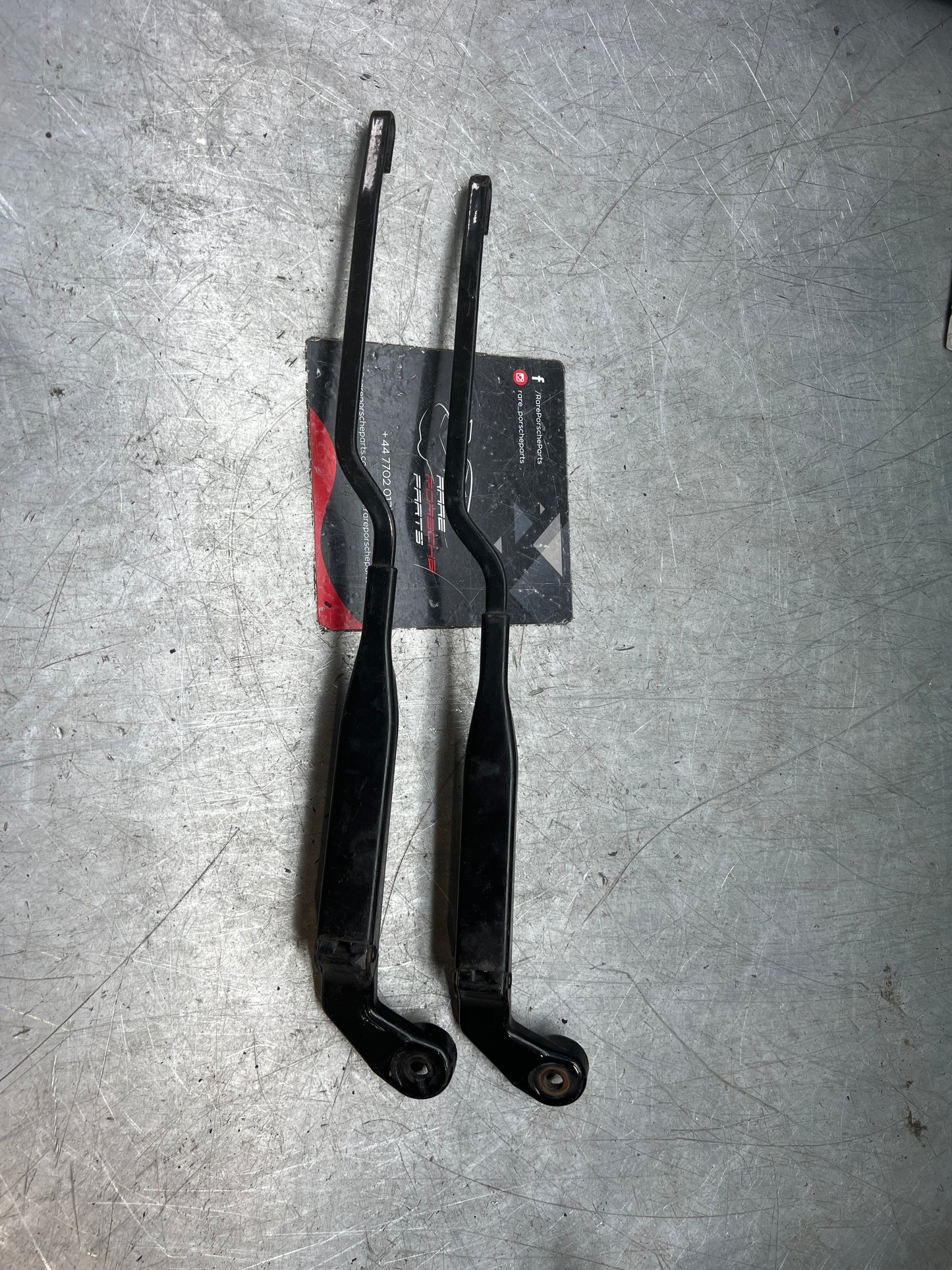 Porsche 944 S2 pair of front wiper arms 94562802802 used