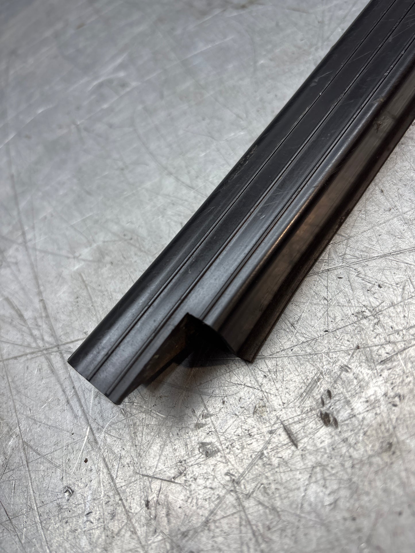 Porsche 944 85.5- left sill trim, scuff plate used 94455112100 cracked