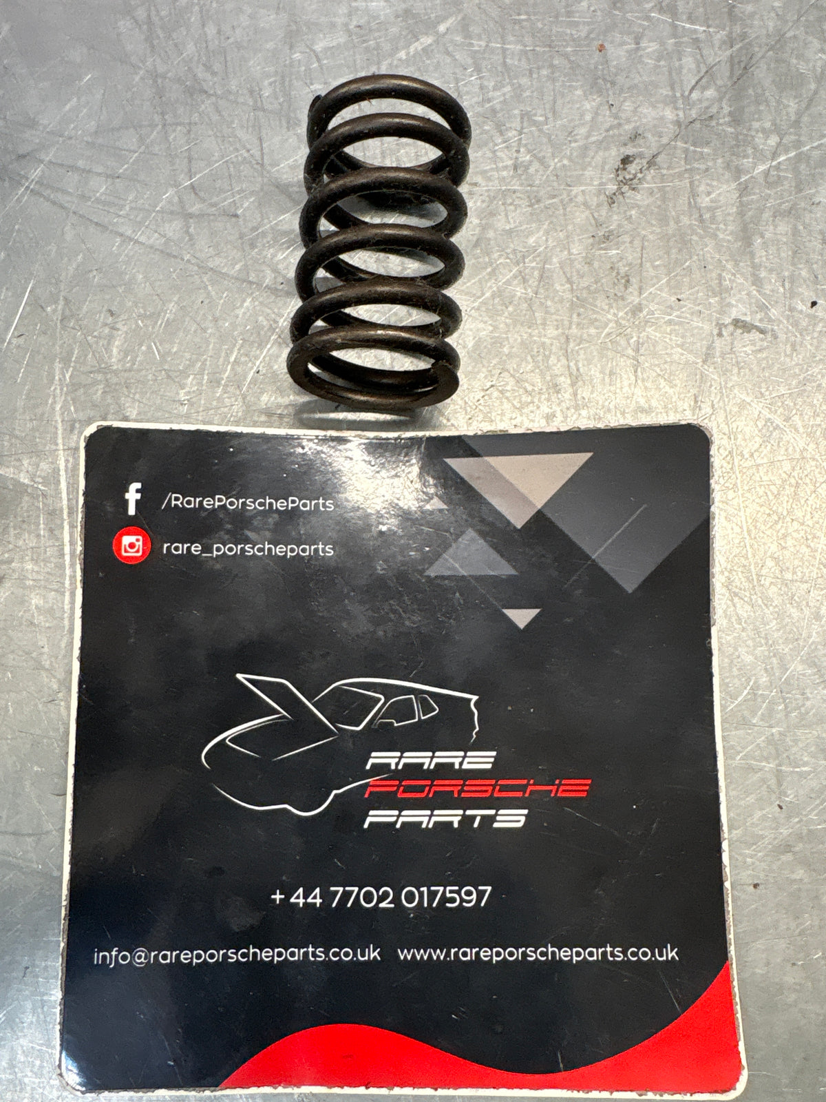 Porsche 928 / 944 / 924 outer valve spring, used 92810590509