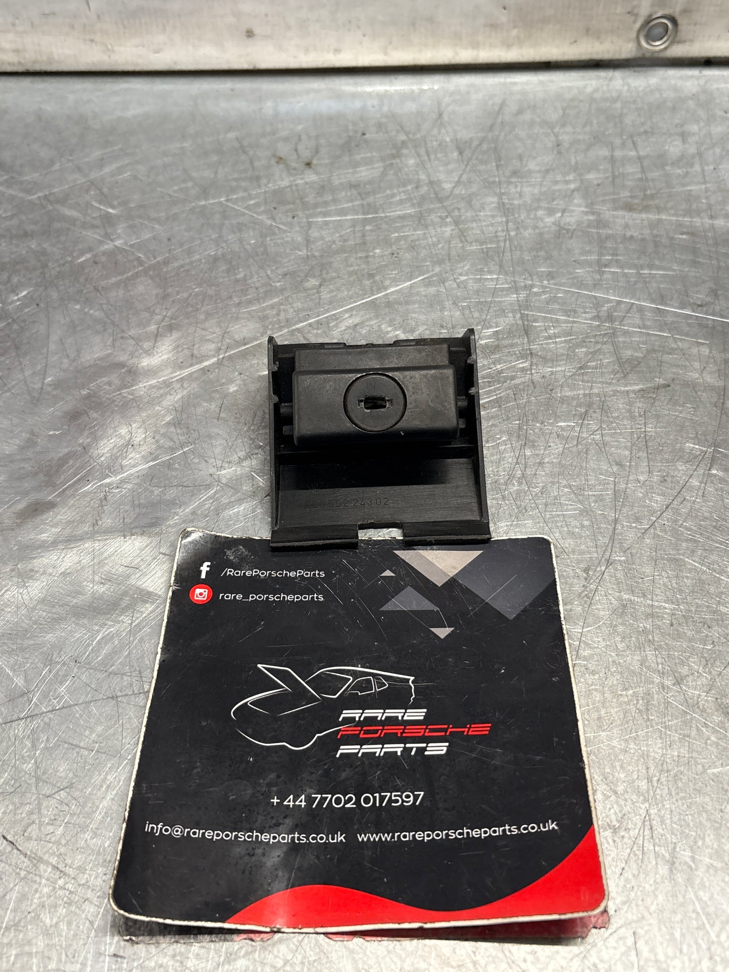 Porsche 928 glove box door latch, used 92855224302