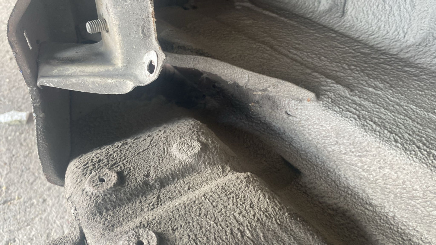 Porsche 944 left side cut, rear fender 94450390303,