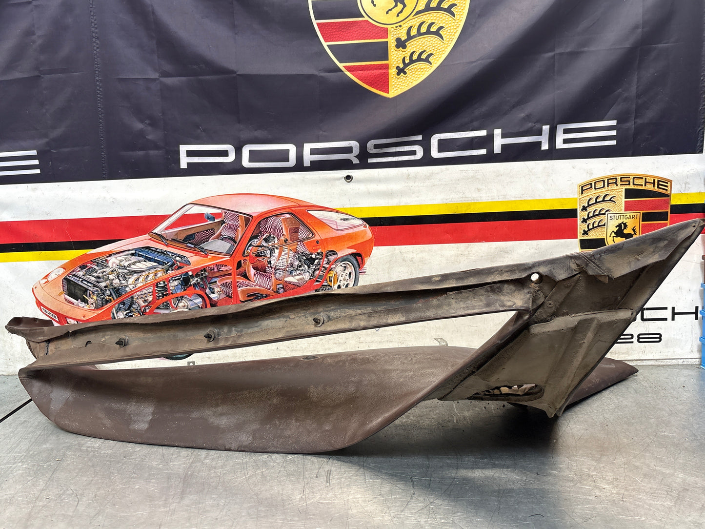 Porsche 928 early right side lower side trim panel, without loudspeaker, burgundy used 92855502202