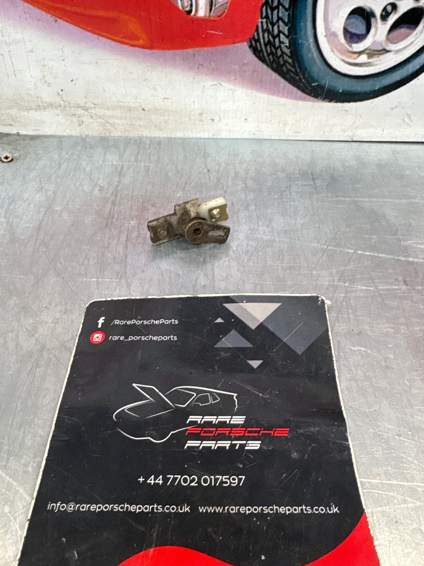 Porsche 928 door locking knob, used 92853709602
