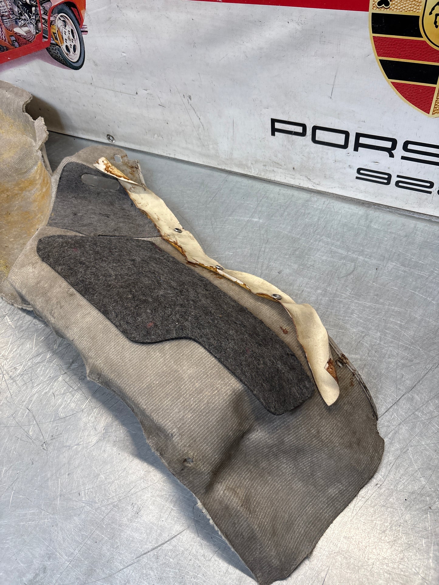 Porsche 924/944 -85.5 rear left side trim carpet, white, 944555083, used