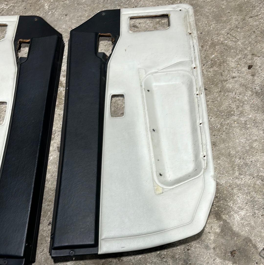 Porsche 944 coppia di ultimi pannelli porta, crema/nero, usati