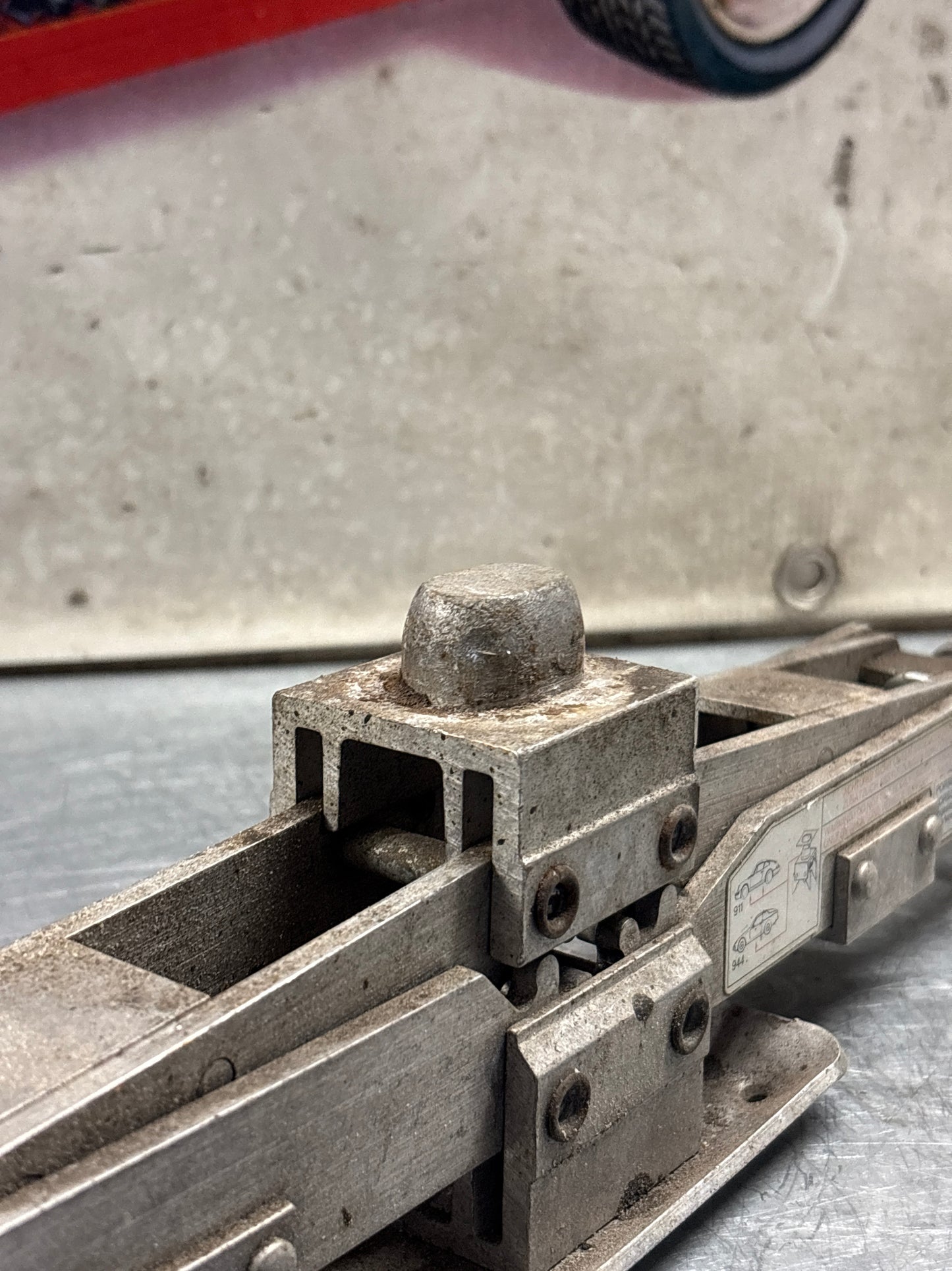 Porsche 944 / 944 Turbo / 911 Carrera 2 / 4 spare tire jack lift, used