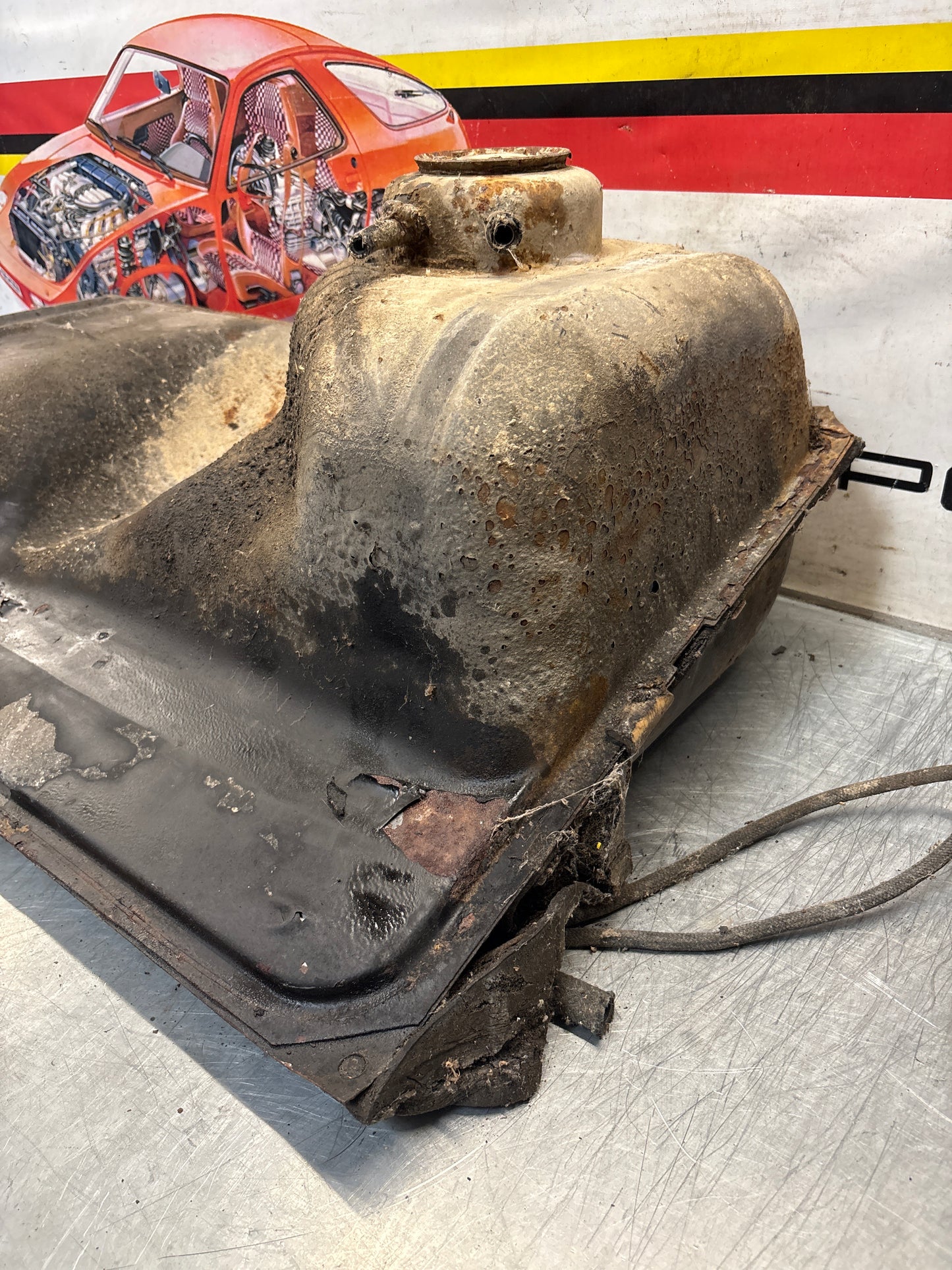 Porsche 924 Metal Fuel tank for early cars with bayonet type fuel level sender 477201021F