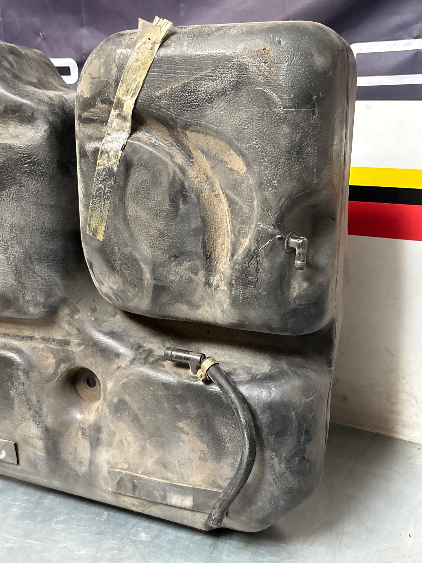 Porsche 944 plastic fuel tank, 95120102103, study photos