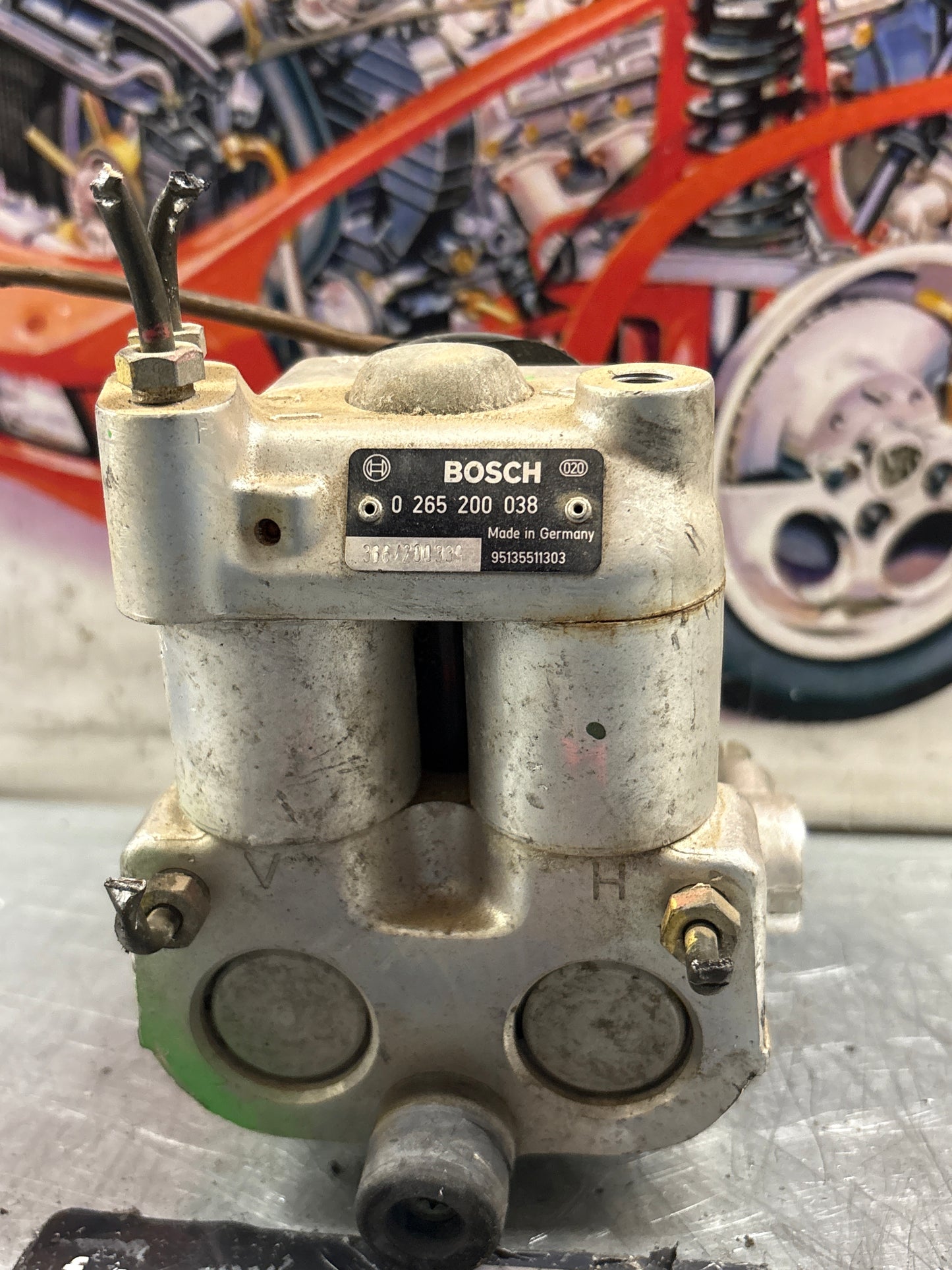 Porsche 944 Turbo Bosch ABS pump, used 0265200038 / 95135511303