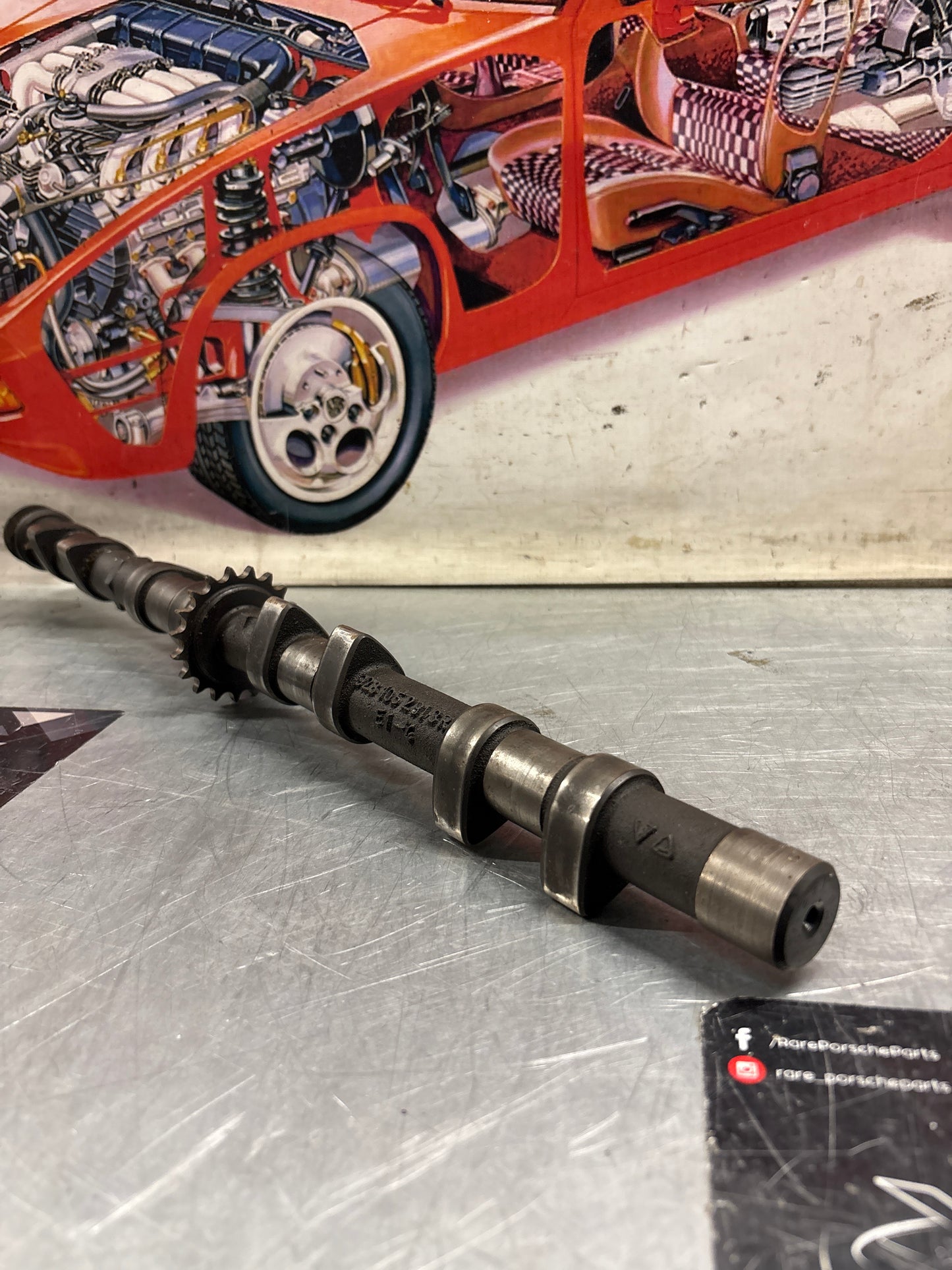 Porsche 928 S3 M28.45/46 engine Camshaft, intake side, cylinder 1-4, used 9281052913R / 92810529108