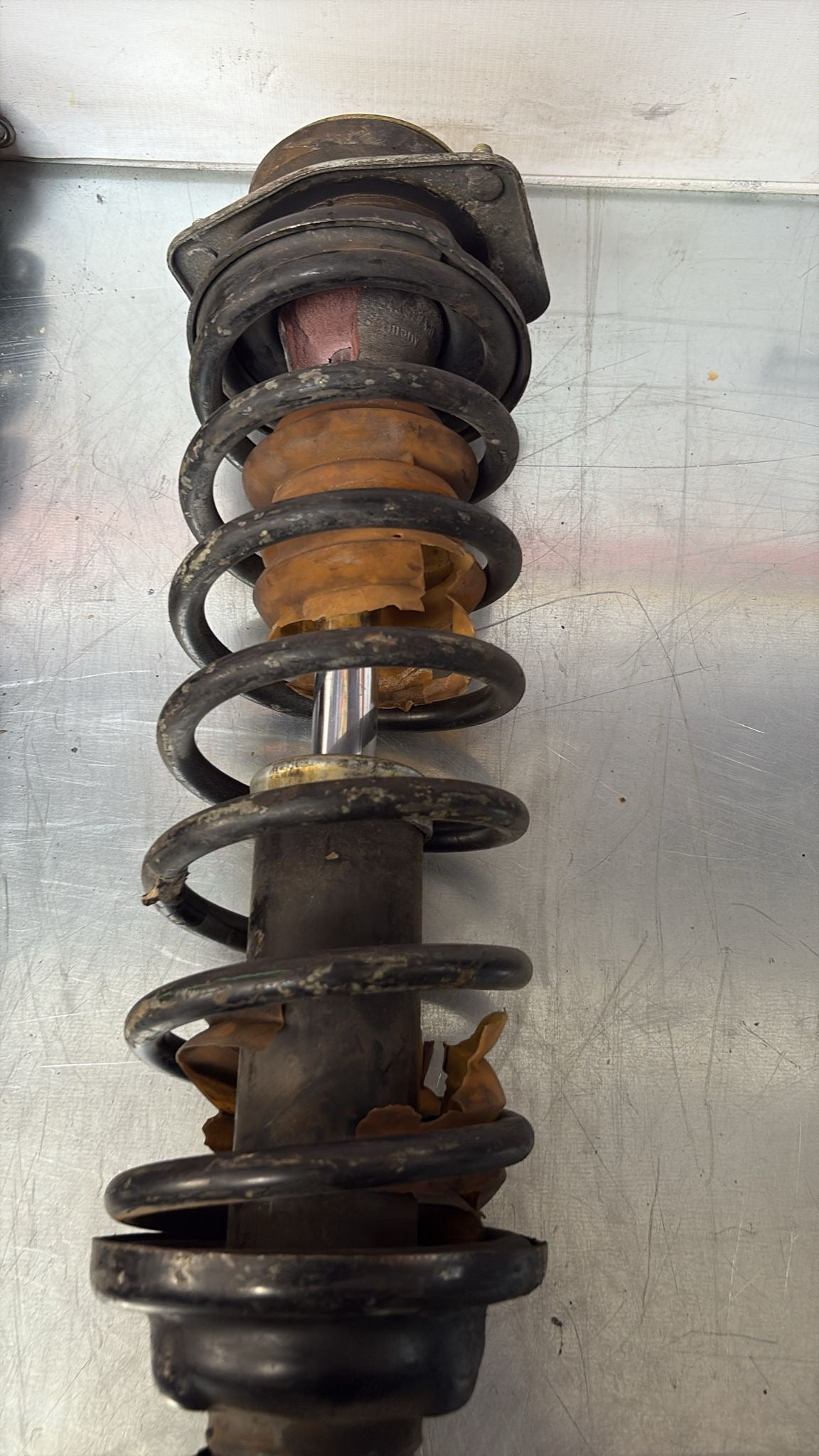 Porsche 944 Turbo pair of front shock absorber, used 95134303105 95134303205