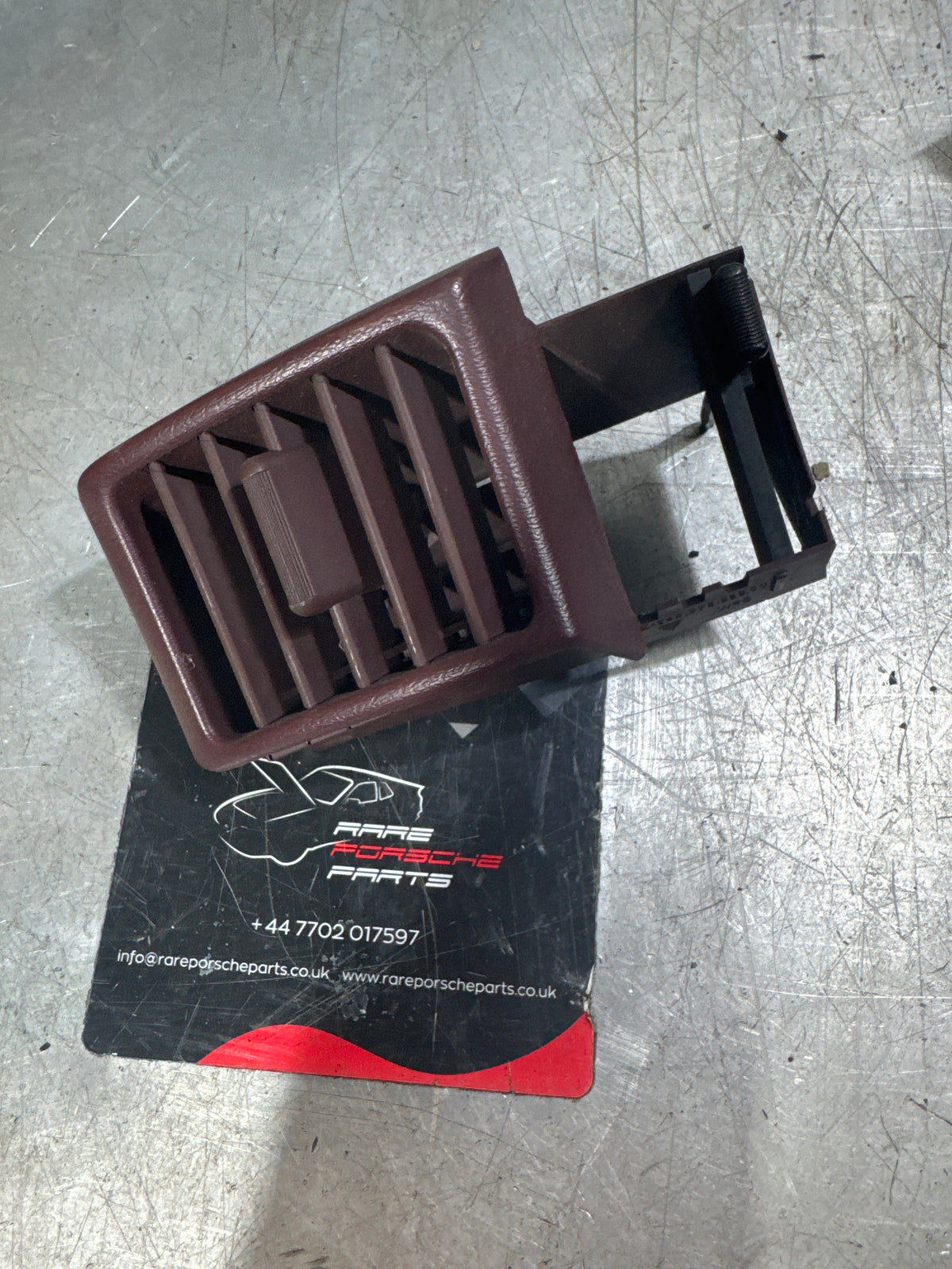 Porsche 944 burgundy Left Interior dash air vent. 94457225200 944 527 252 00 used