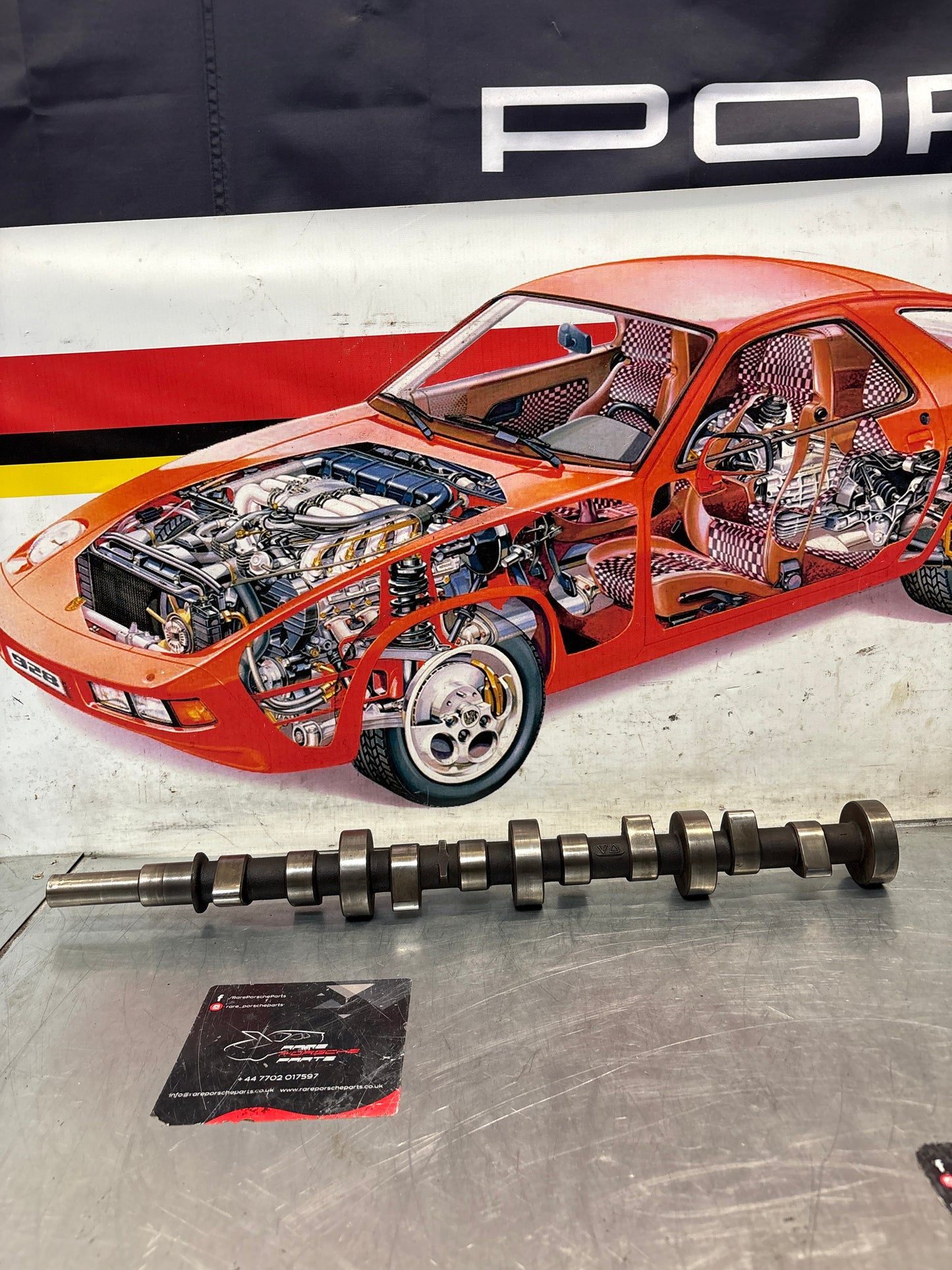 Porsche 928 cam shaft, for spares or repair 9281051880R