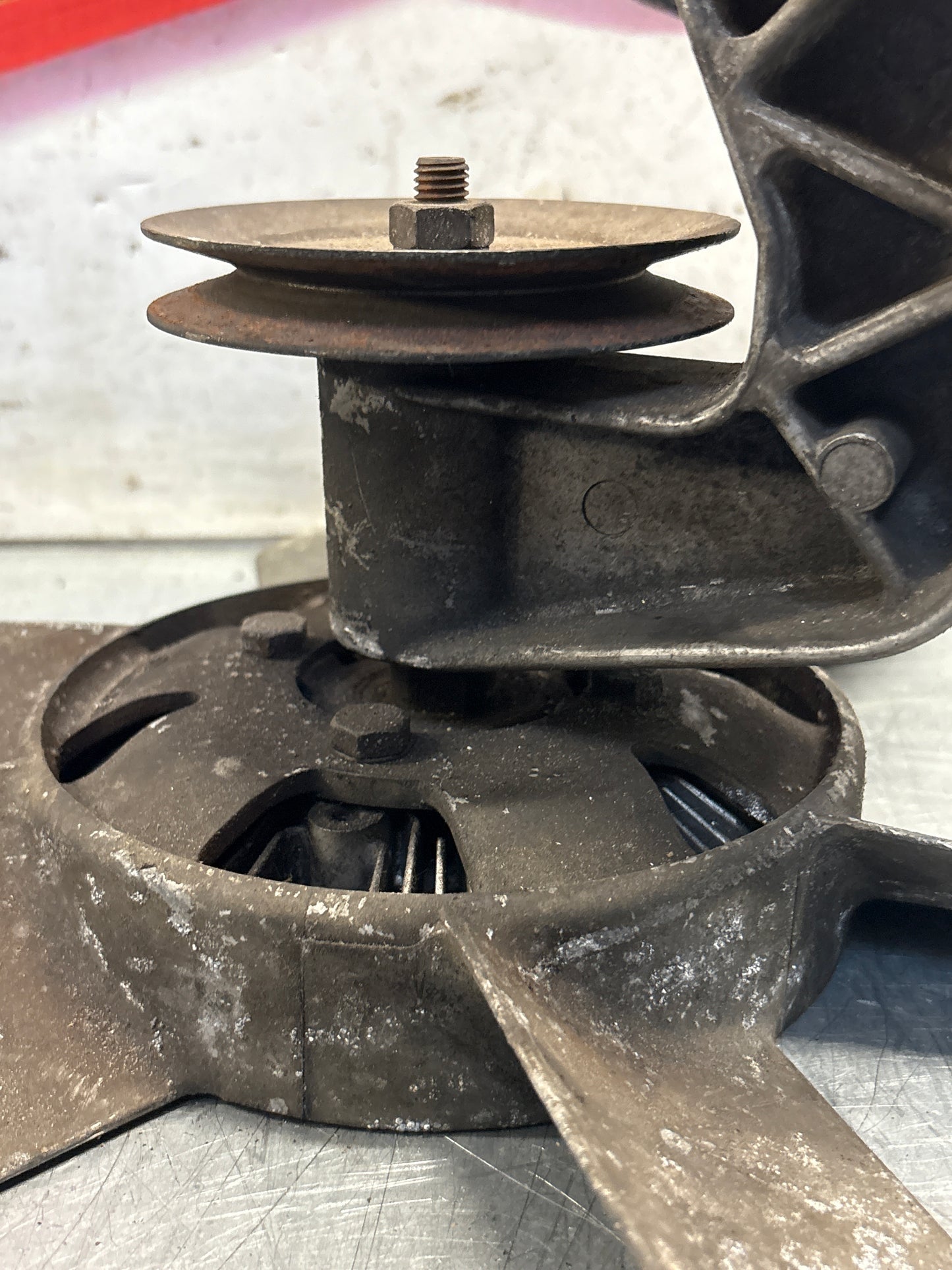 Porsche 928 Engine cooling viscous fan with bracket used 92810613701, 9281061101R