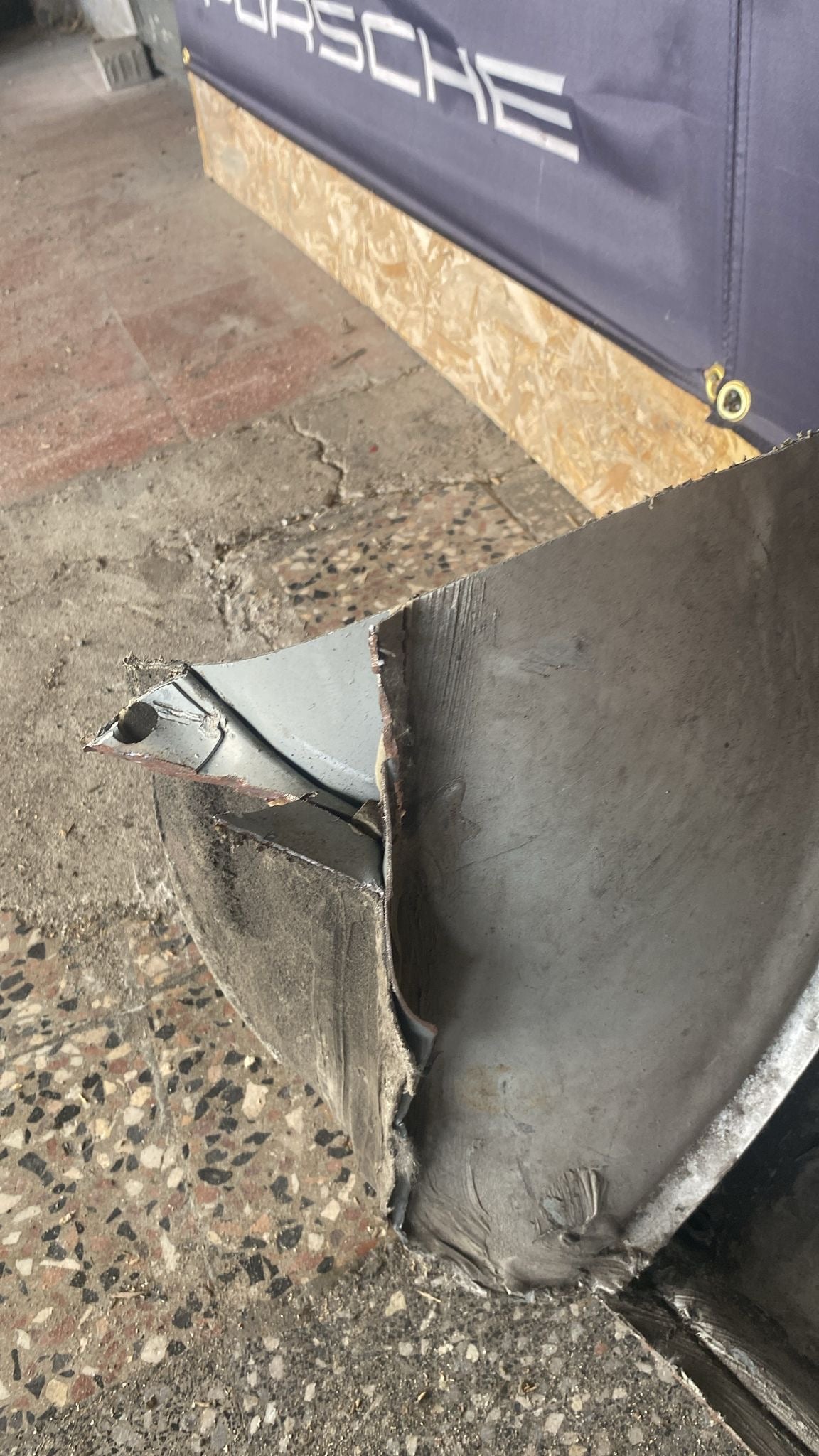 Porsche 944 Right rear fender cut, rear corner 94450390403