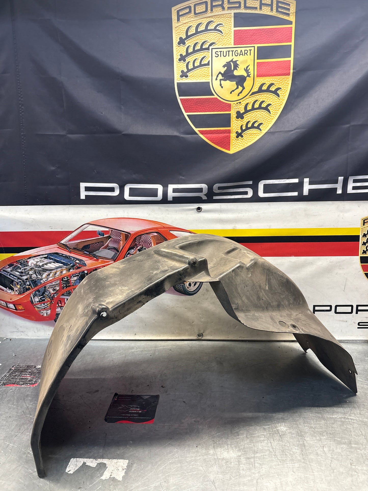 Porsche 928 wheel arch liner  Right 92850438205 Used