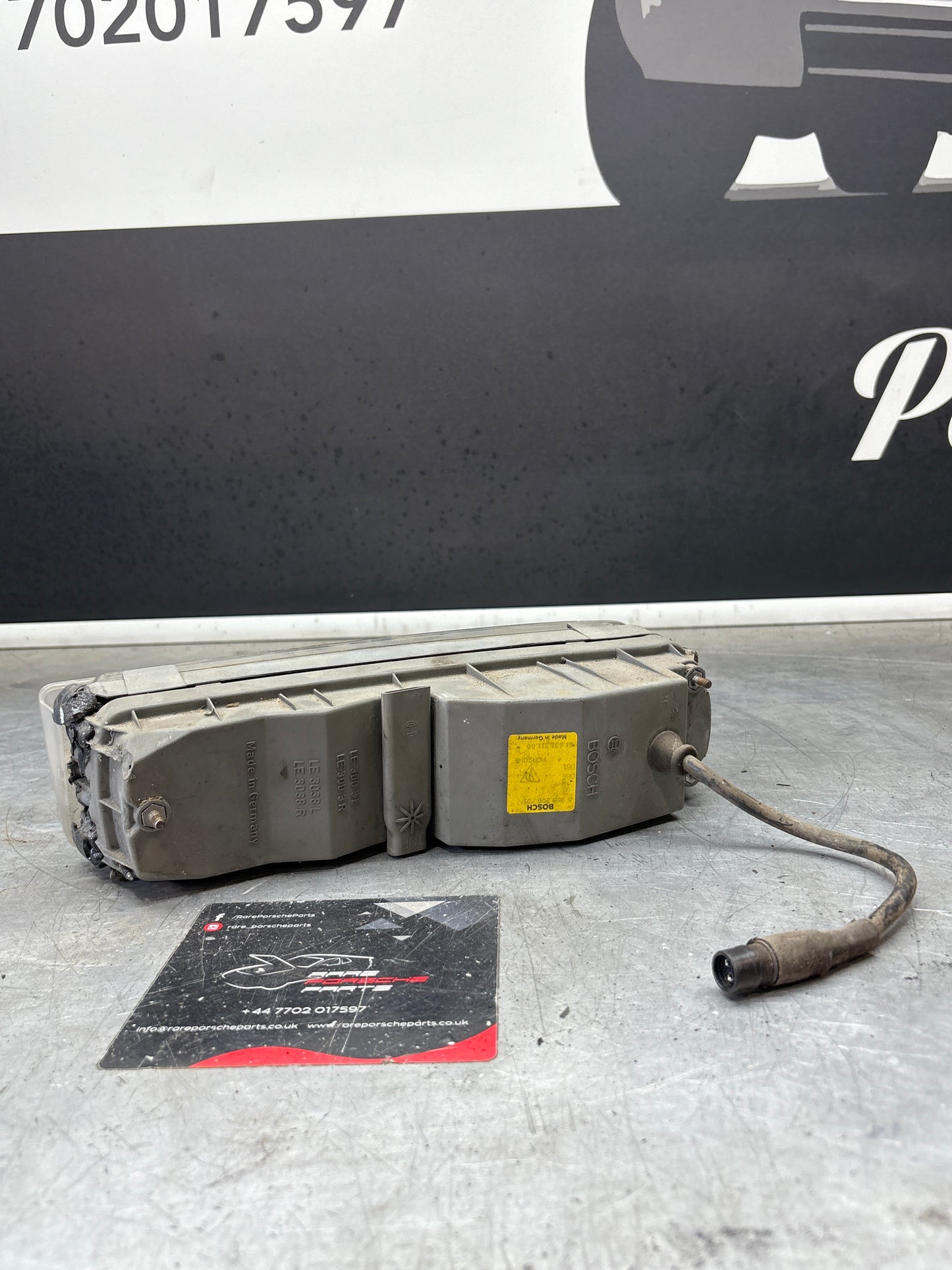 Porsche 944 S2 Turbo left foglight 95163121100 / 0305200701 cracked spares or repair