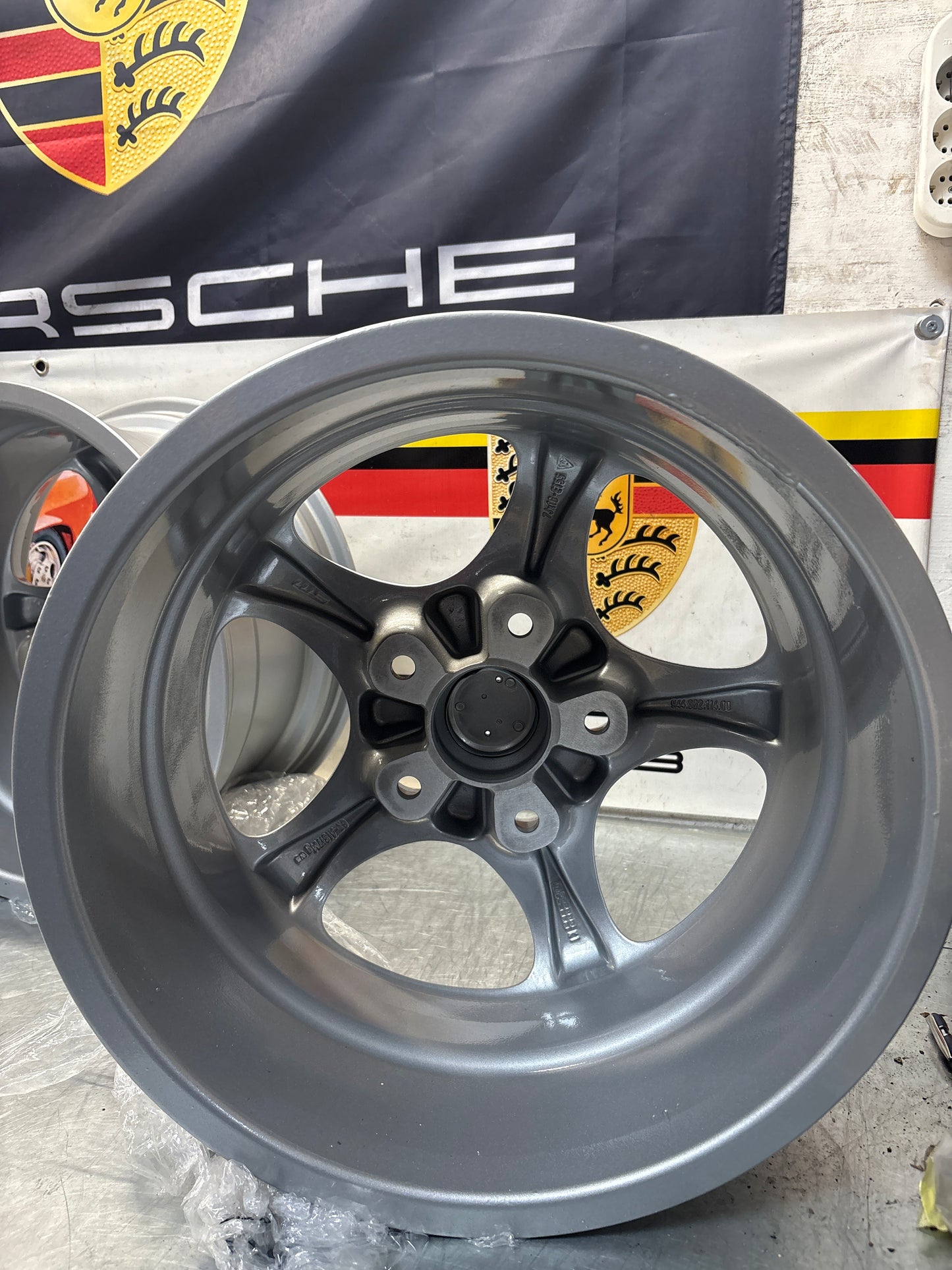 Porsche 944 968 16 inch alloy wheel set, refurbished 94436211400 / 94436211600